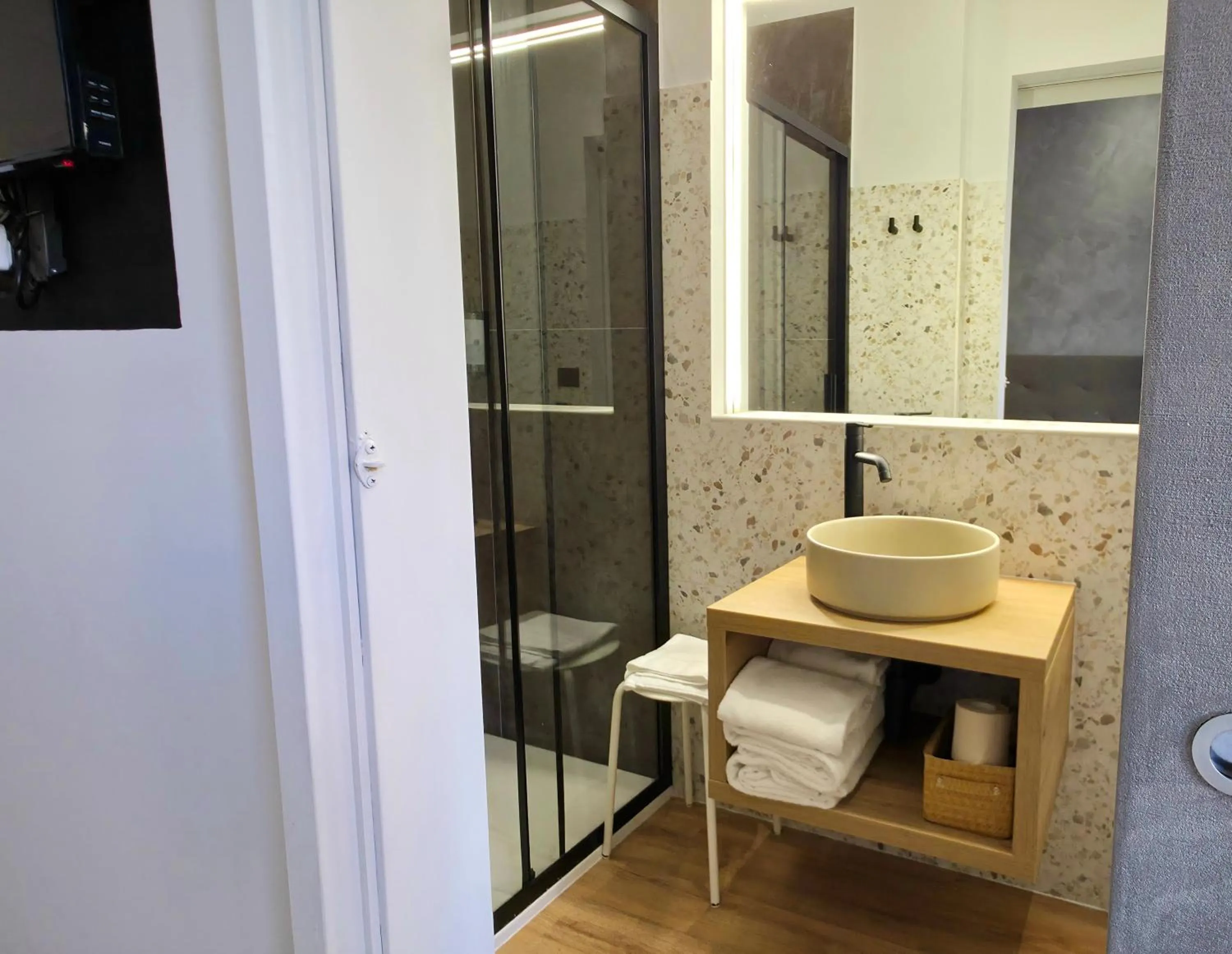 Shower in AmoRoma Suite