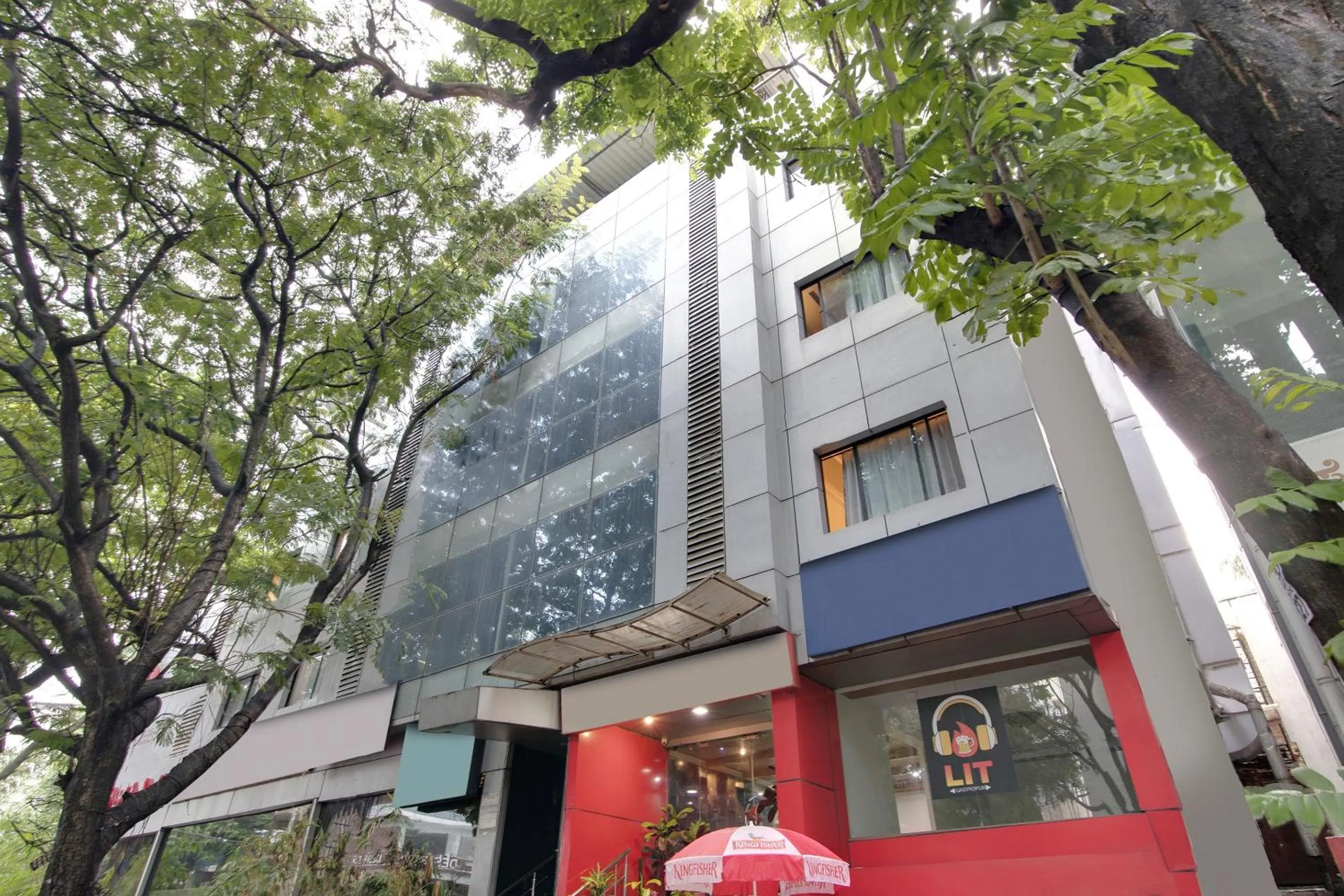 Facade/entrance in Capital O Elegant Amethyst Business Hotel Near Ragigudda Sri Prasanna Anjaneyaswamy Temple