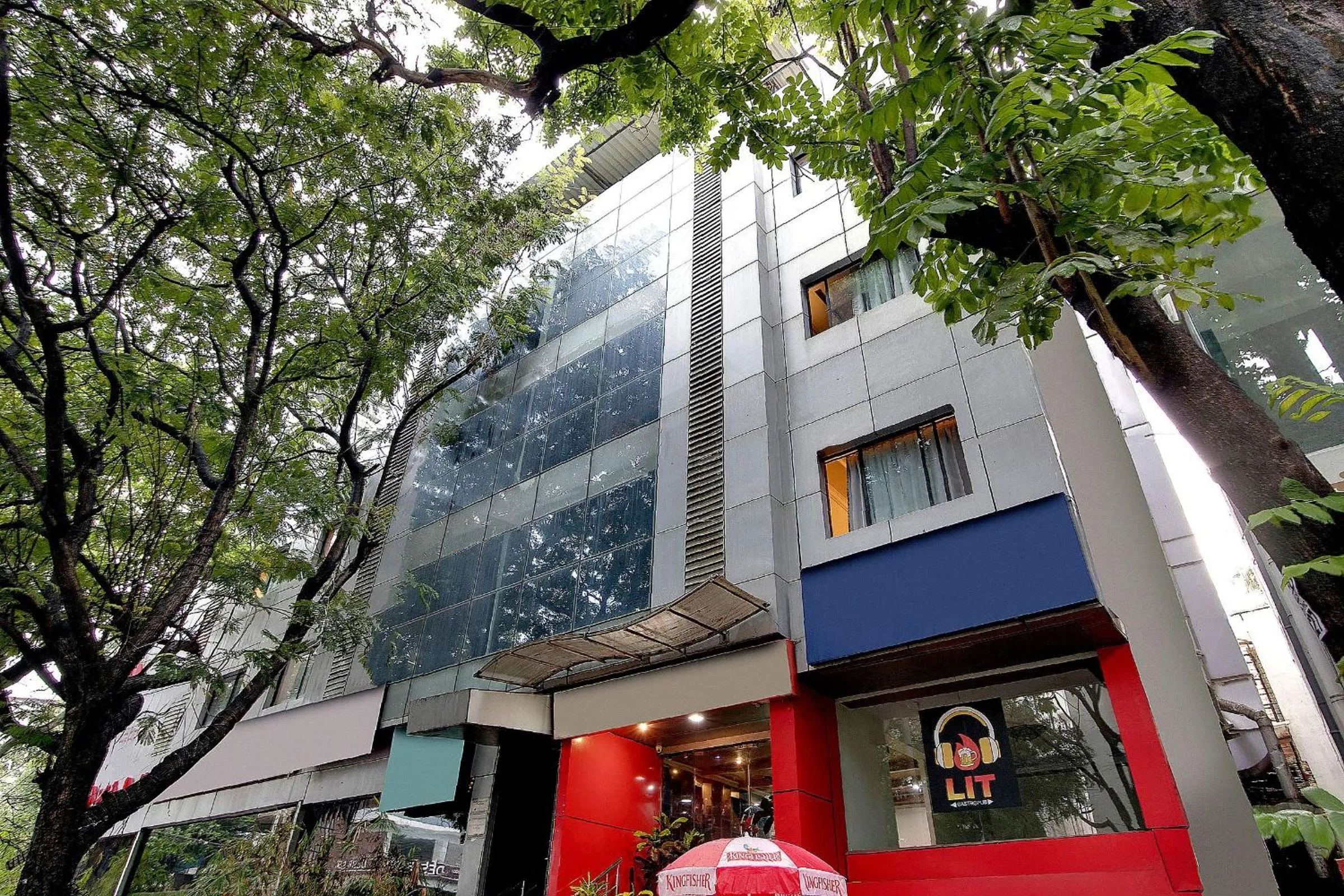 Facade/entrance in Capital O Elegant Amethyst Business Hotel Near Ragigudda Sri Prasanna Anjaneyaswamy Temple