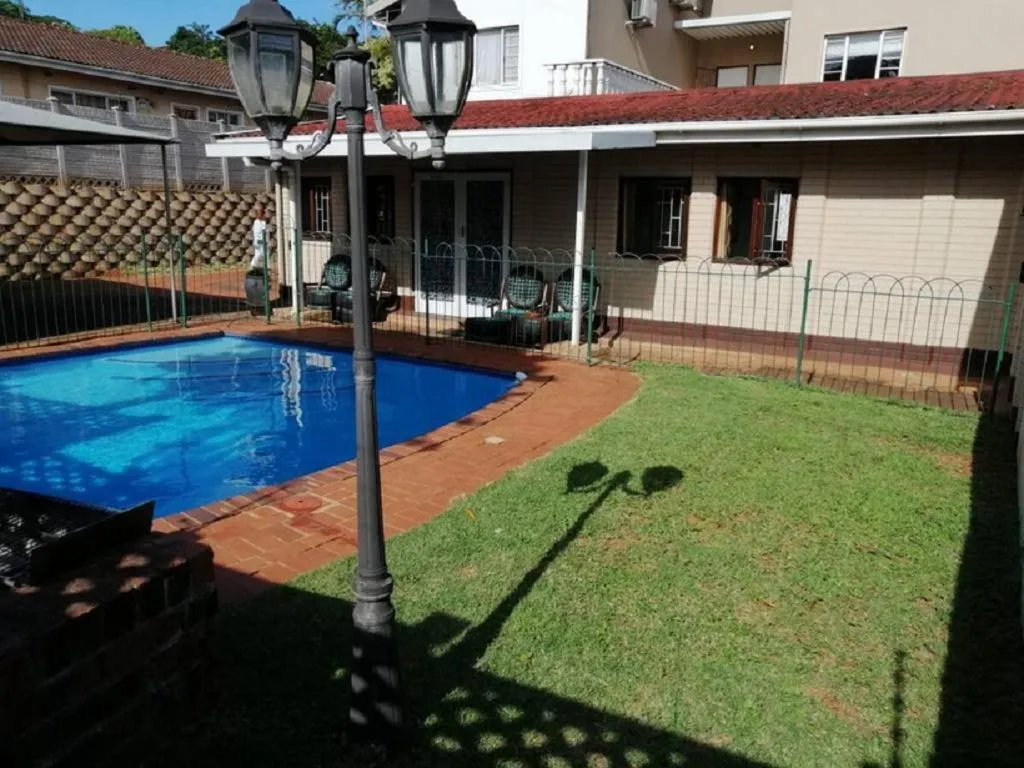 Swimming pool in Bougainvillea BNB