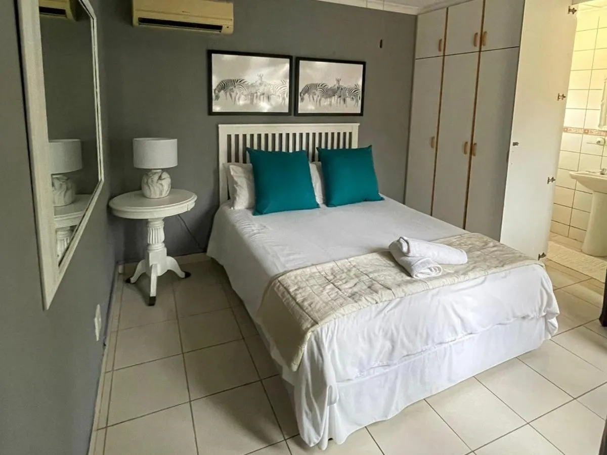 Living room, Bed in Bougainvillea BNB
