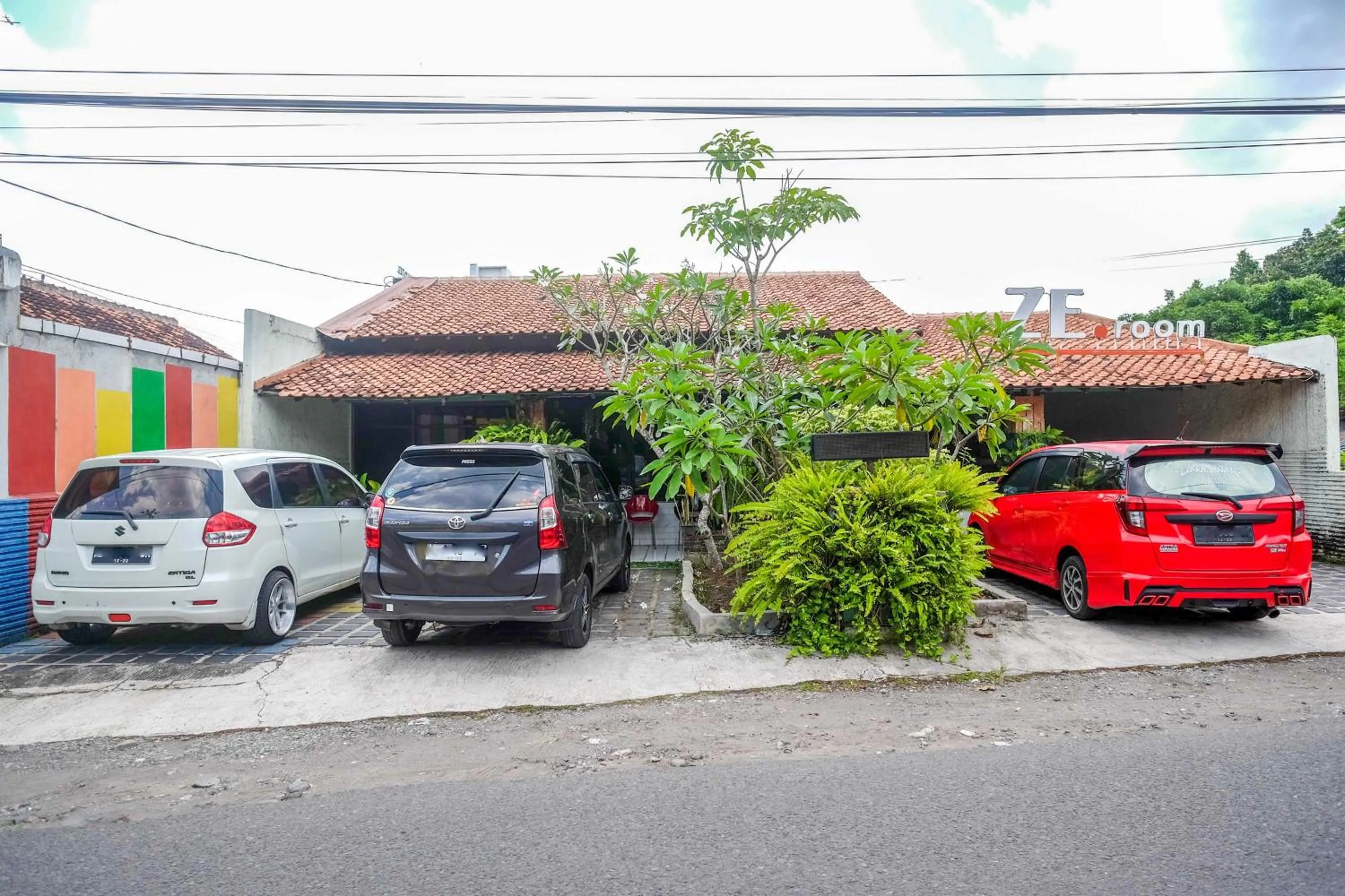 Parking in RedDoorz near Lotte Mart Maguwoharjo Yogyakarta