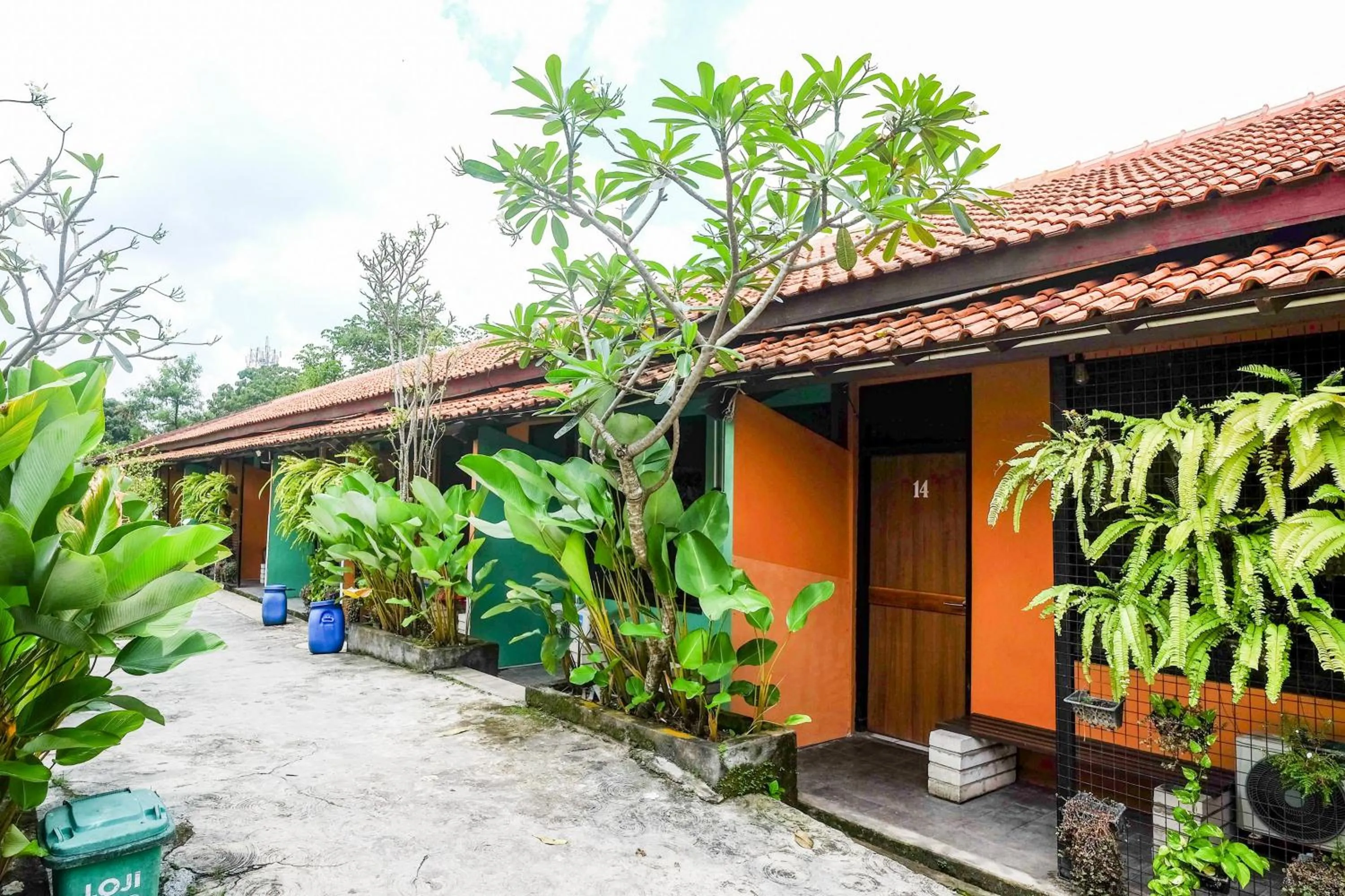 Property building in RedDoorz near Lotte Mart Maguwoharjo Yogyakarta