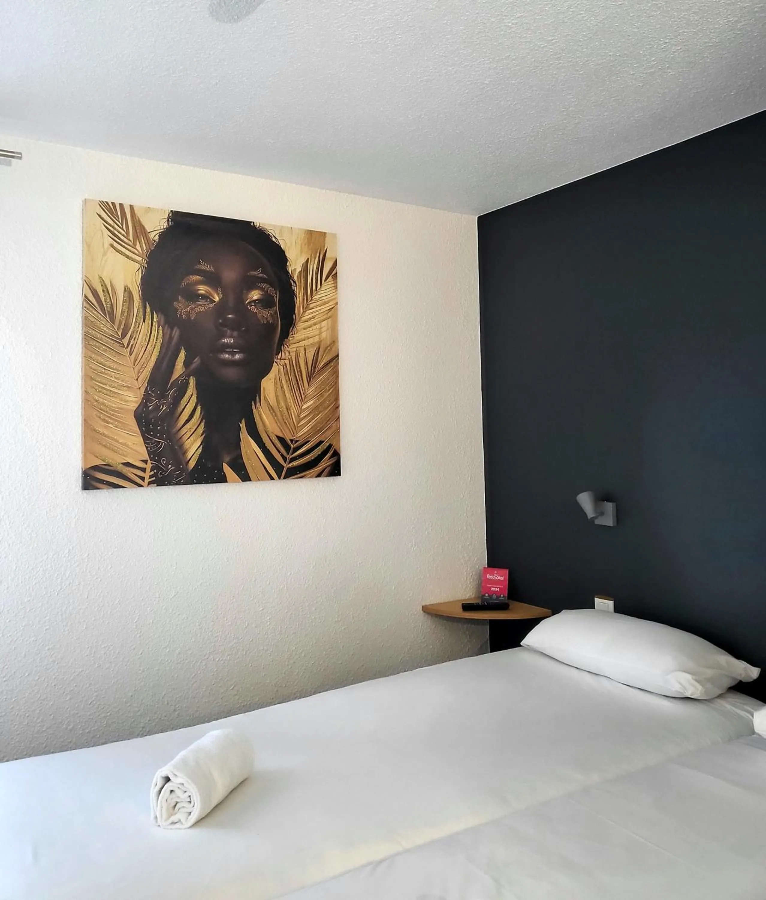 Toilet, Bed in Brit Hotel Limoges Nord