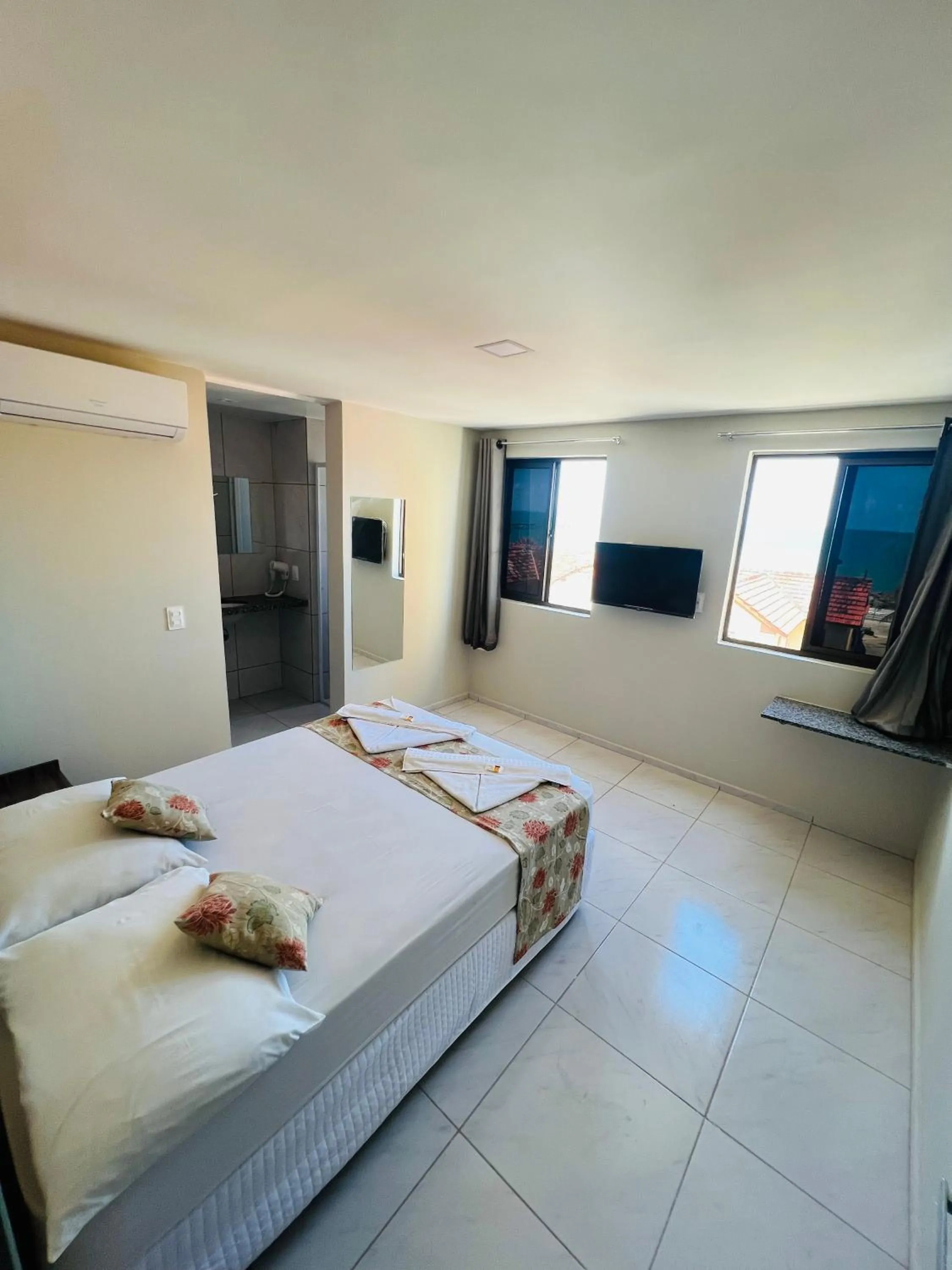 Photo of the whole room, Bed in Iracema Mar Hotel