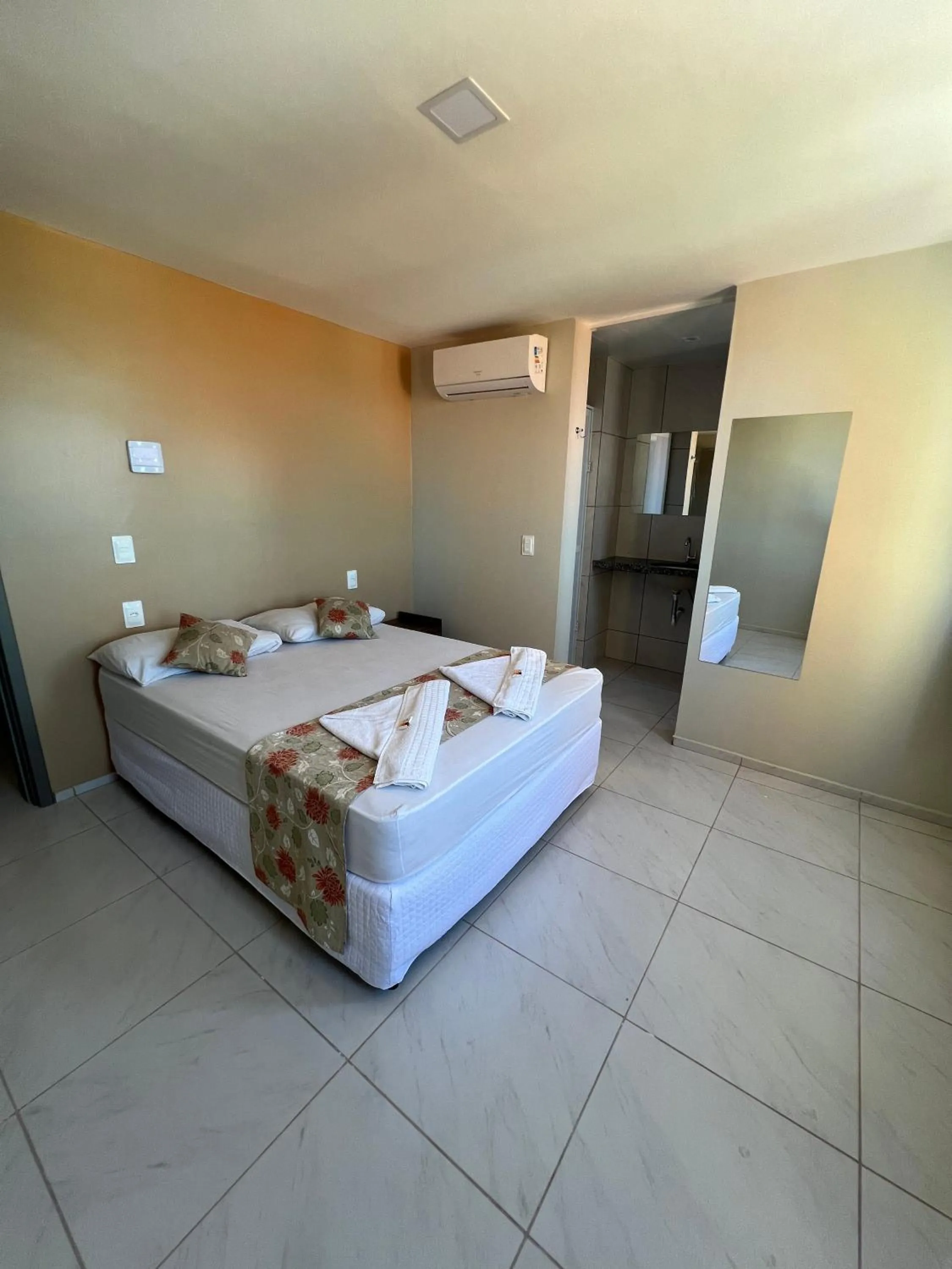 Photo of the whole room, Bed in Iracema Mar Hotel