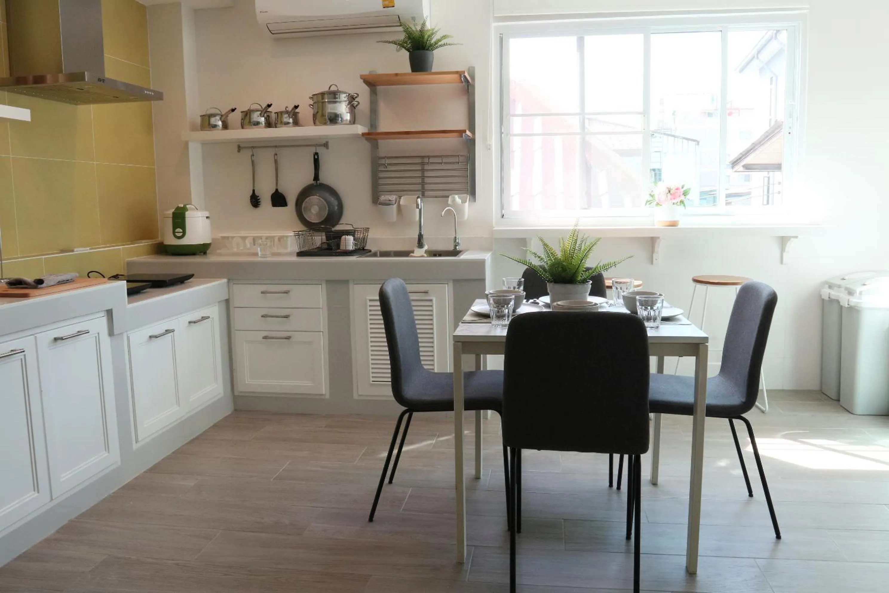 Kitchen or kitchenette in Airee Premier Residence