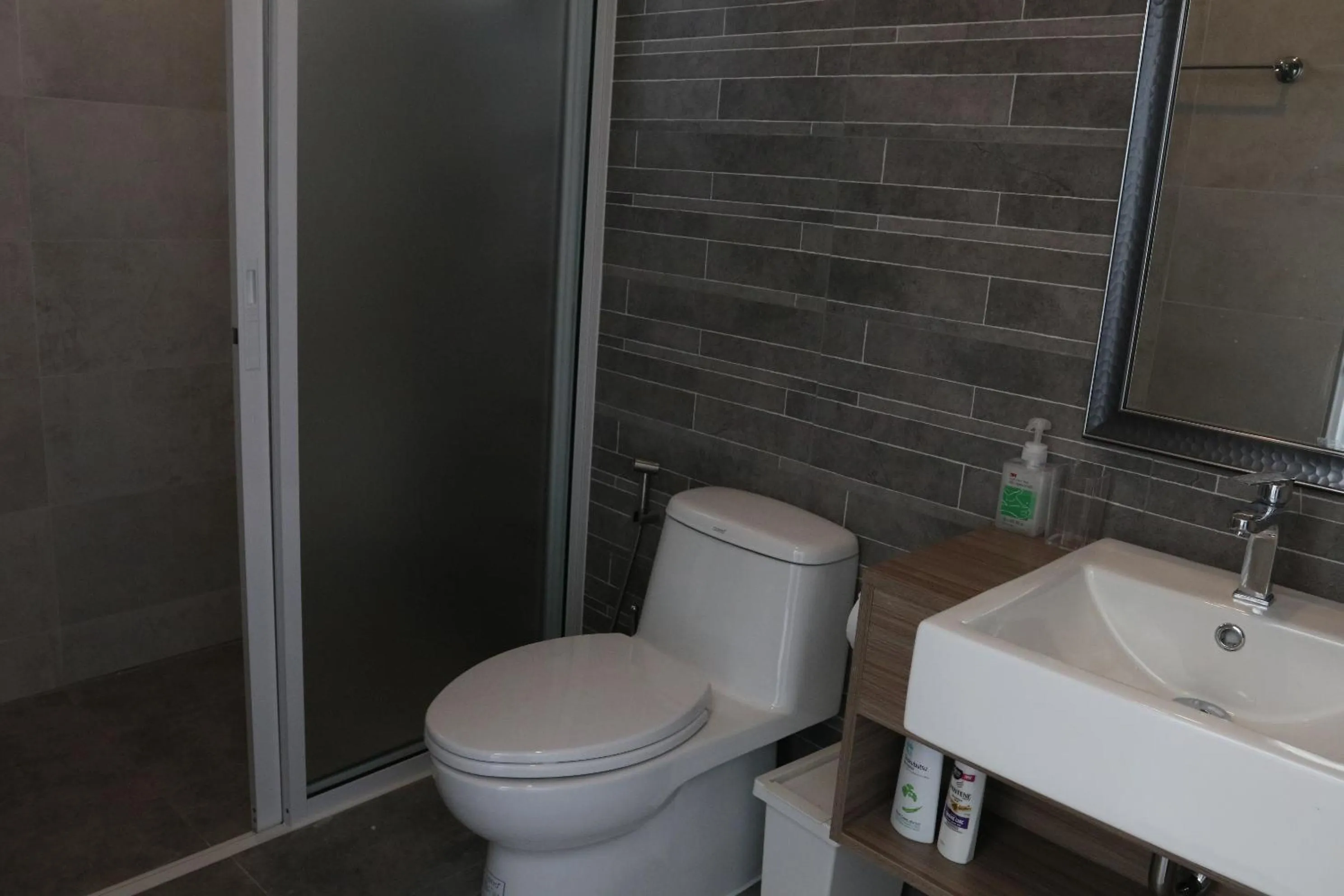 Toilet in Airee Premier Residence
