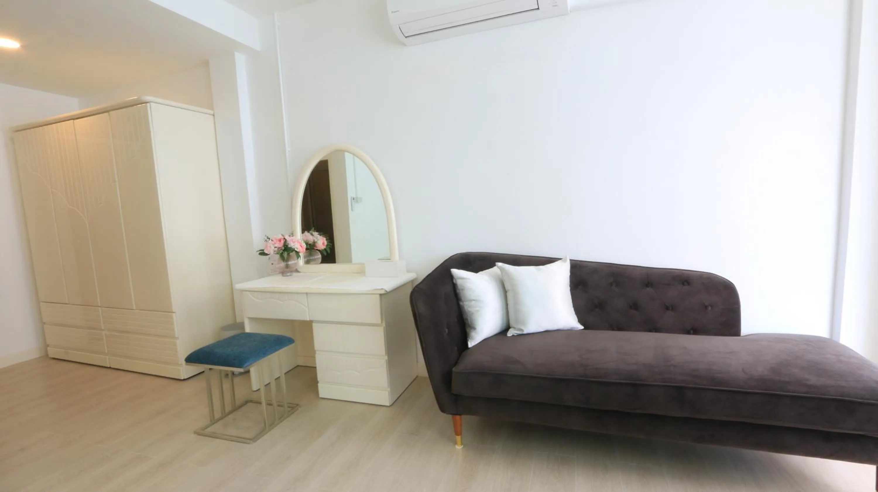 Seating area in Airee Premier Residence