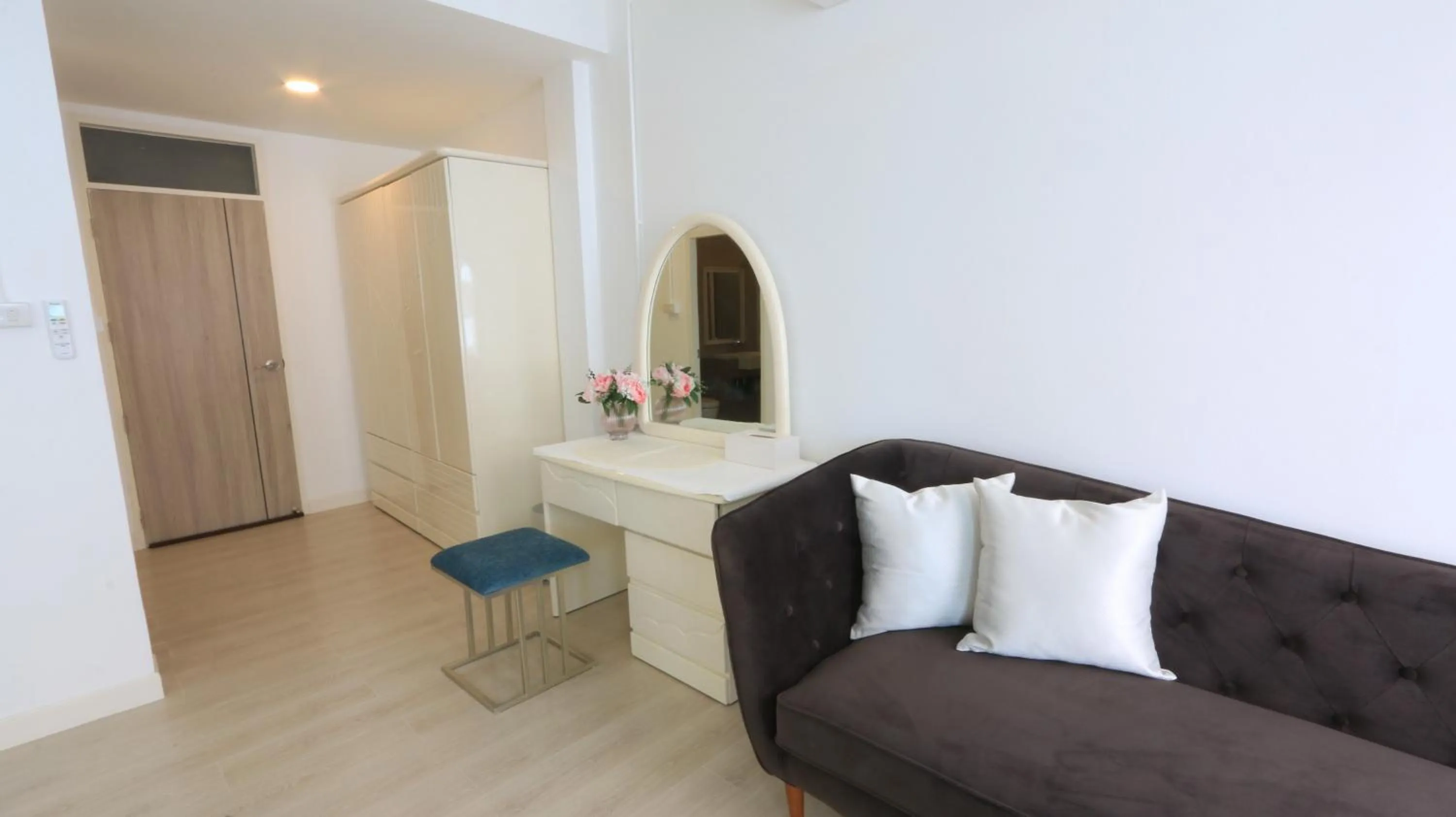 Seating area in Airee Premier Residence