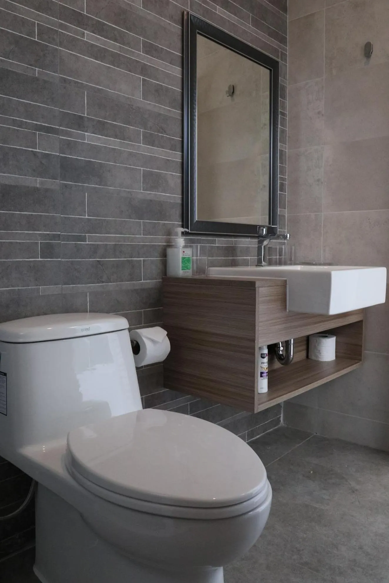 Toilet in Airee Premier Residence