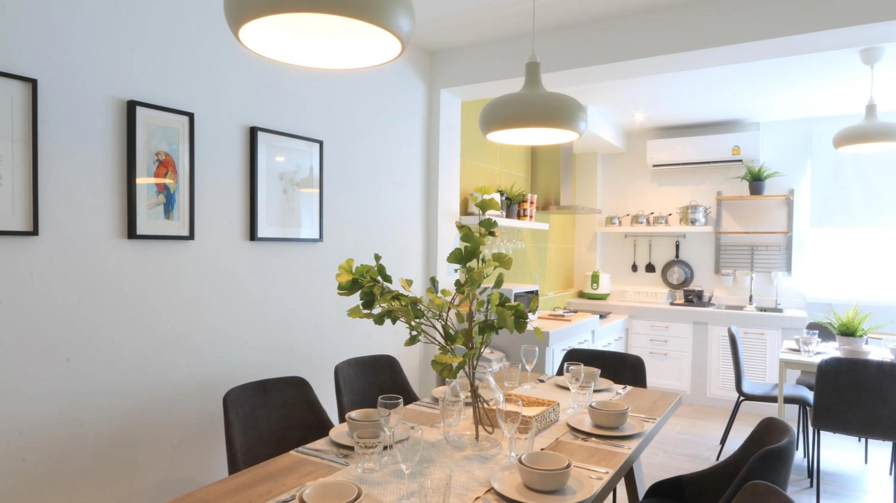 Food and drinks in Airee Premier Residence