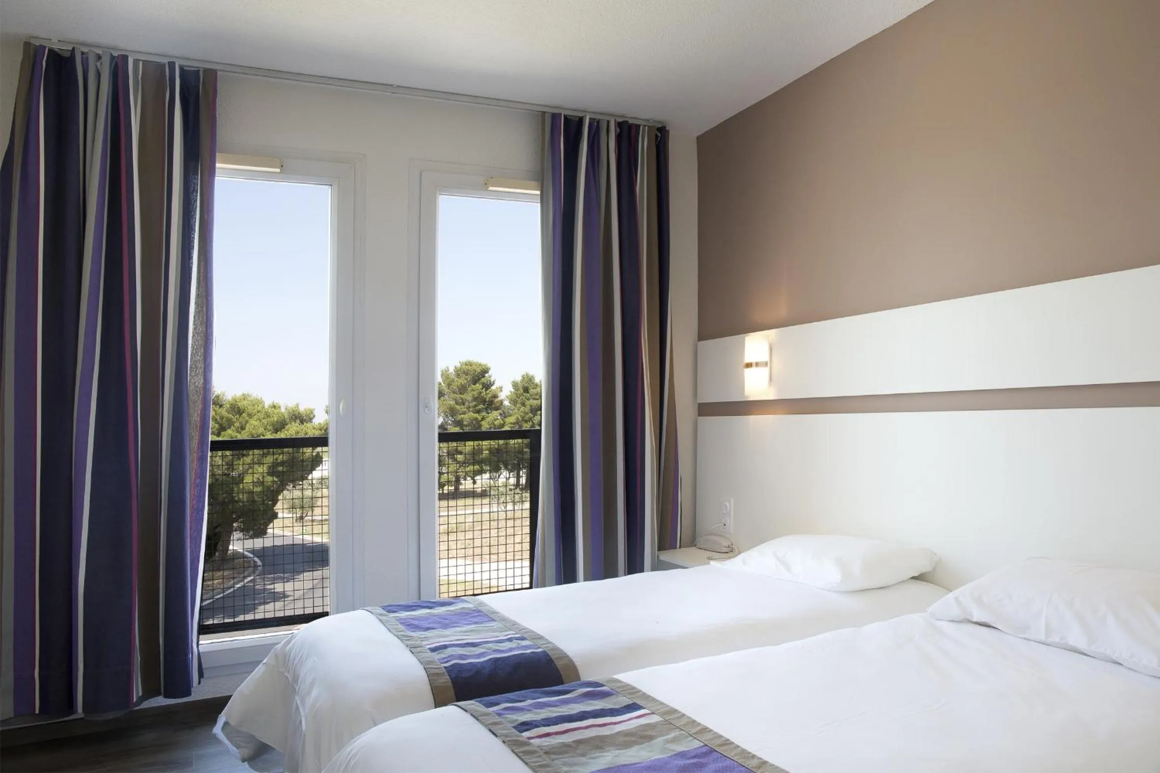 Day, Bed in Hotel Du Village Catalan