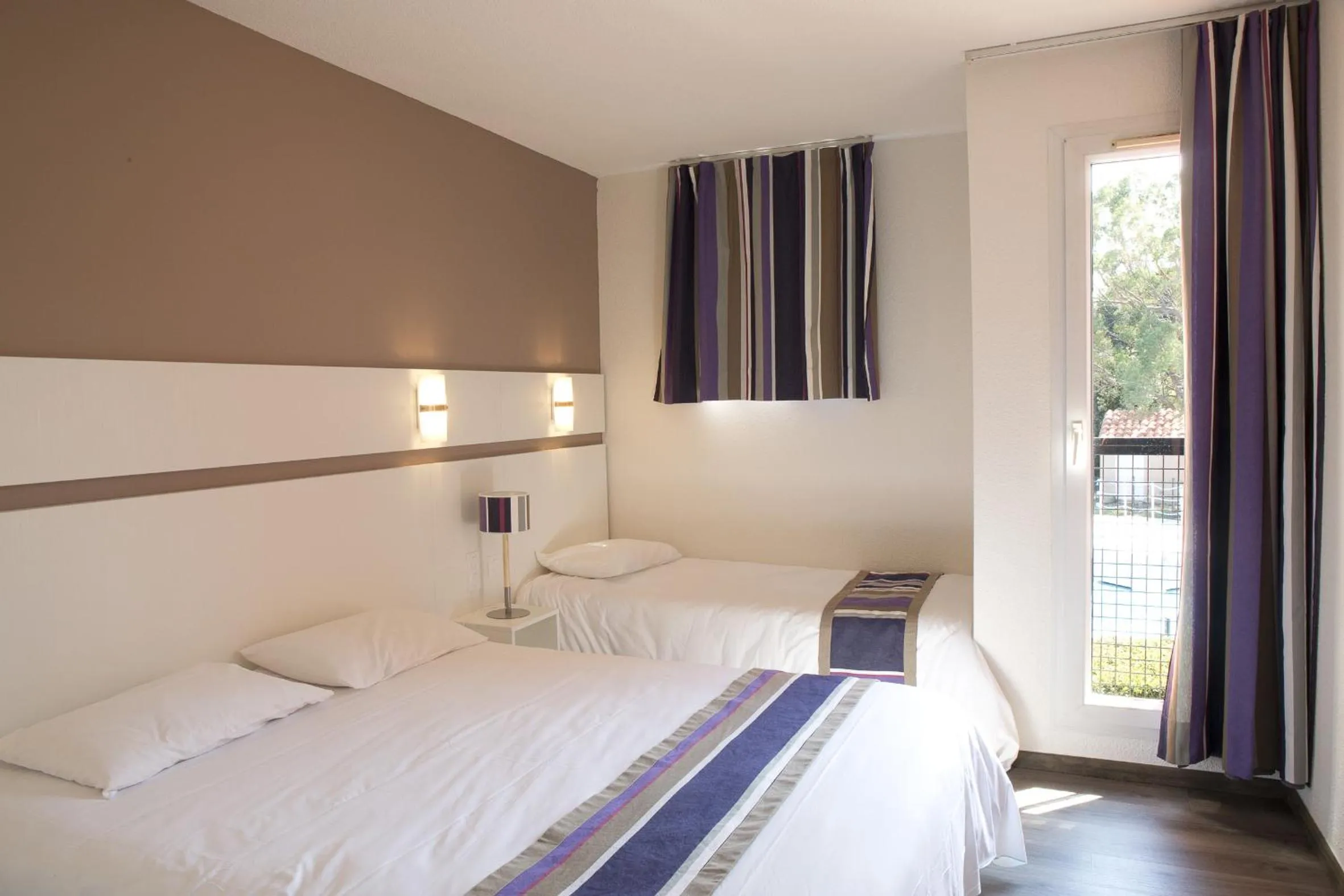 Day, Bed in Hotel Du Village Catalan