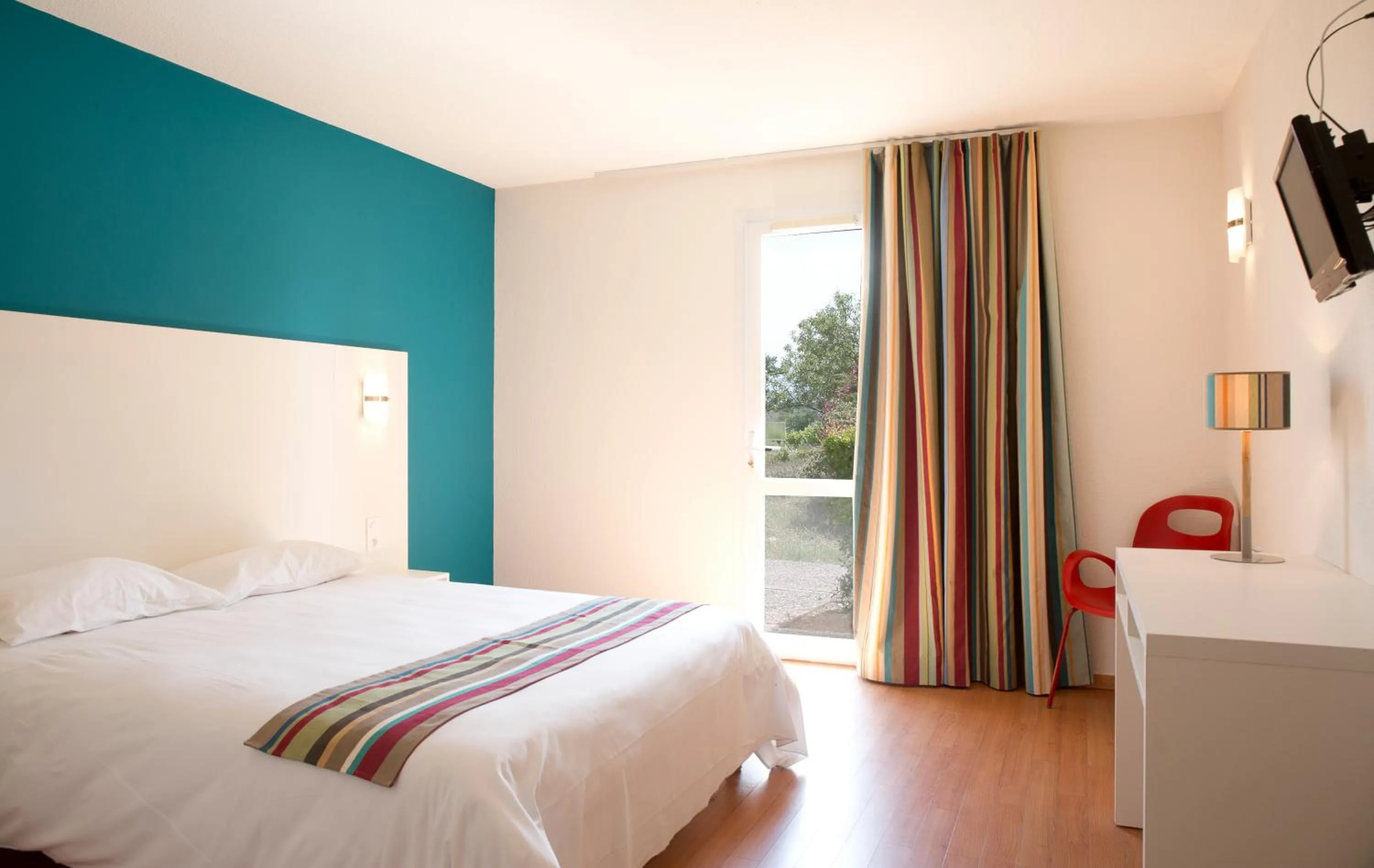 Day, Bed in Hotel Du Village Catalan