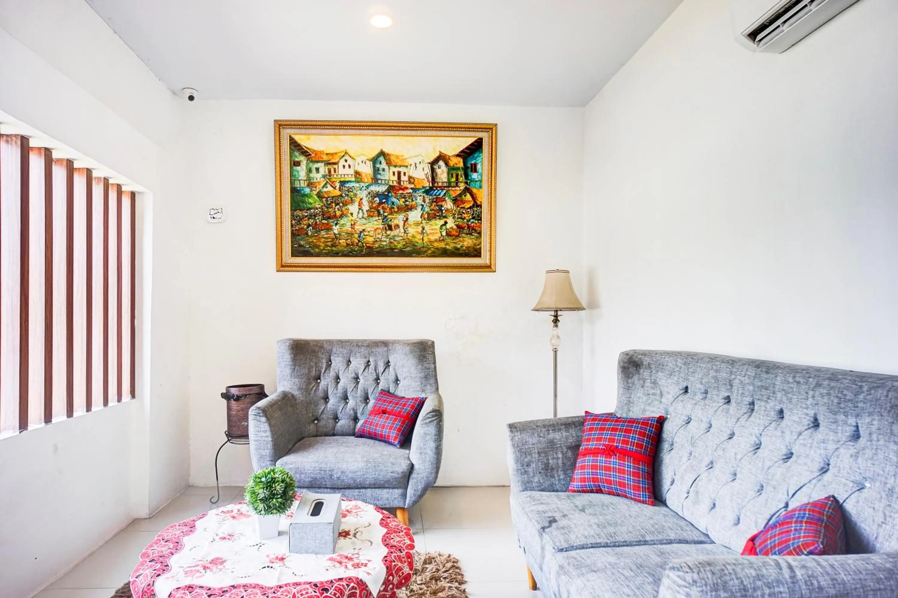 Seating area in OYO Residence Anugrah