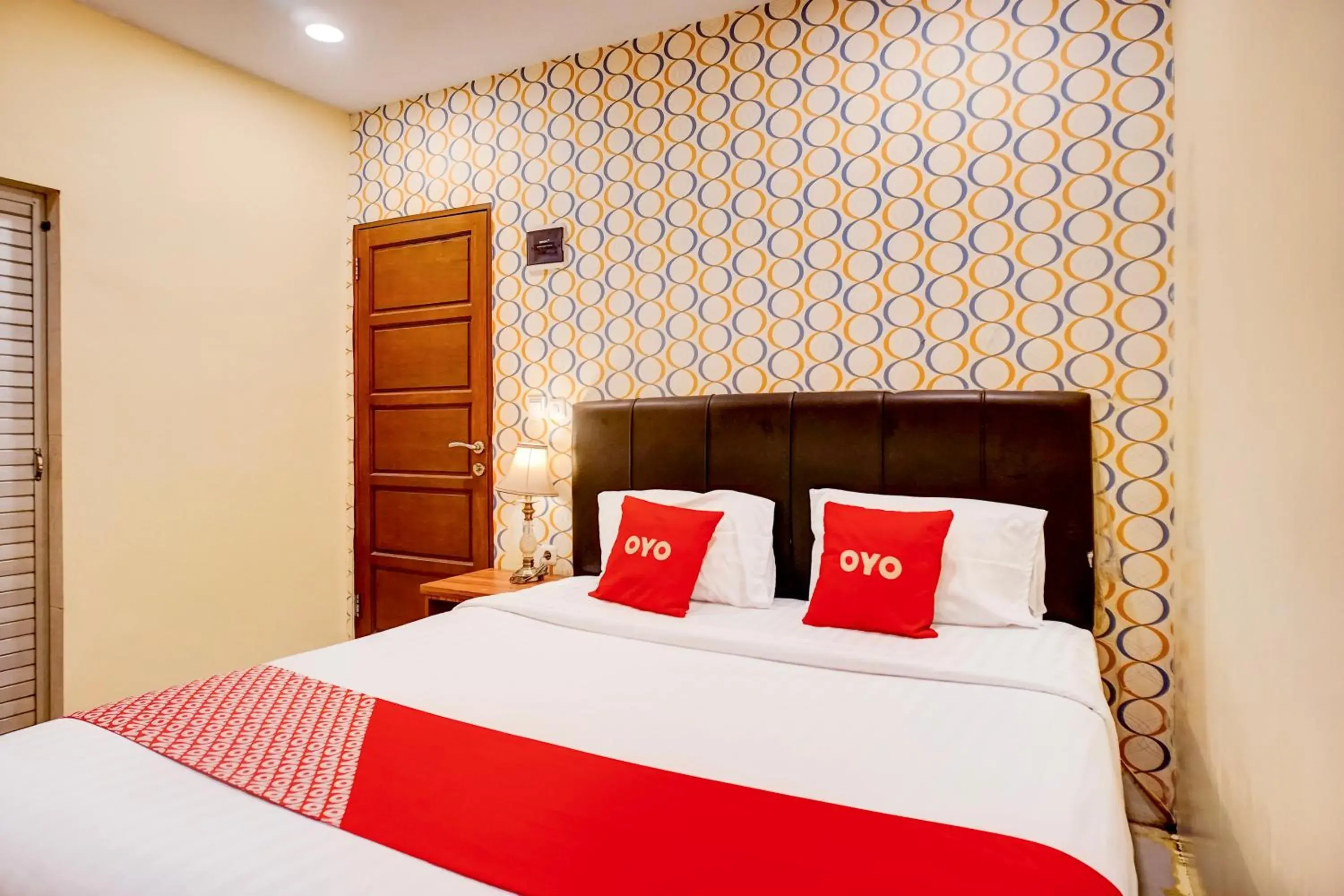Deluxe Double Room in Hotel O Medan City Near Sun Plaza Formerly Residence Anugrah Deluxe Double Room in Hotel O Medan City Near Sun Plaza Formerly Residence Anugrah