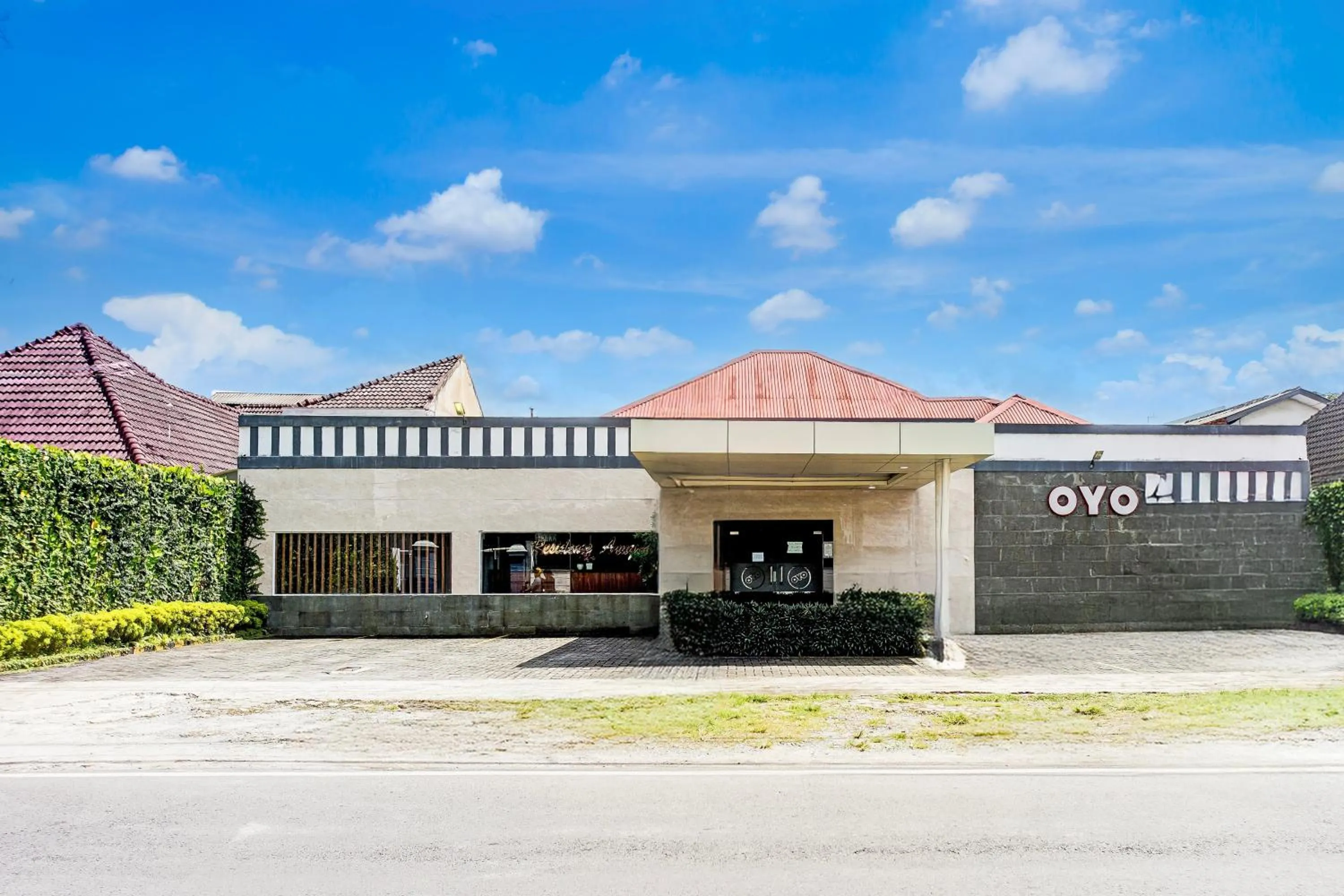 Facade/entrance in Hotel O Medan City Near Sun Plaza Formerly Residence Anugrah