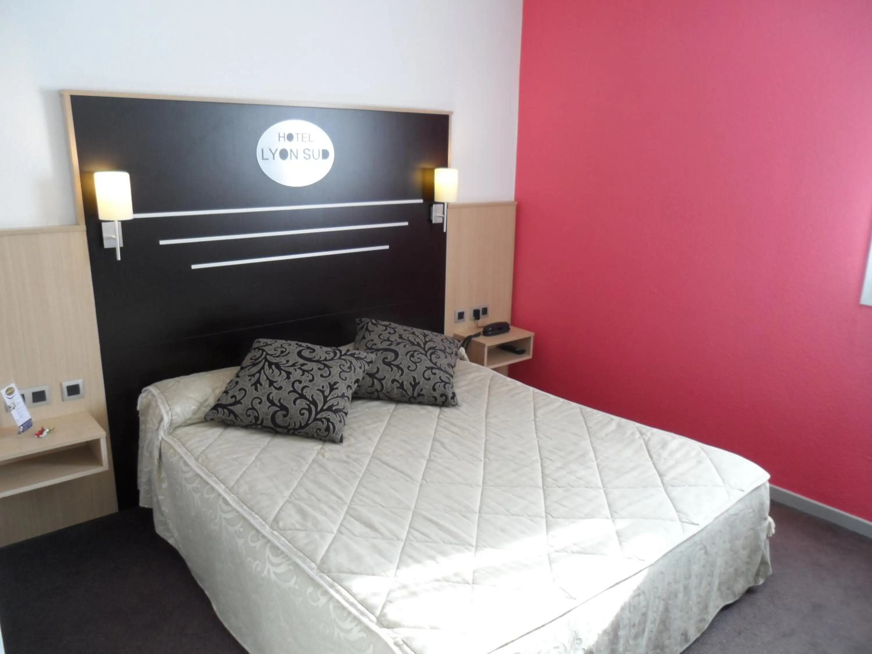 Bed in Hotel Lyon Sud, Pierre Benite, St Genis Laval
