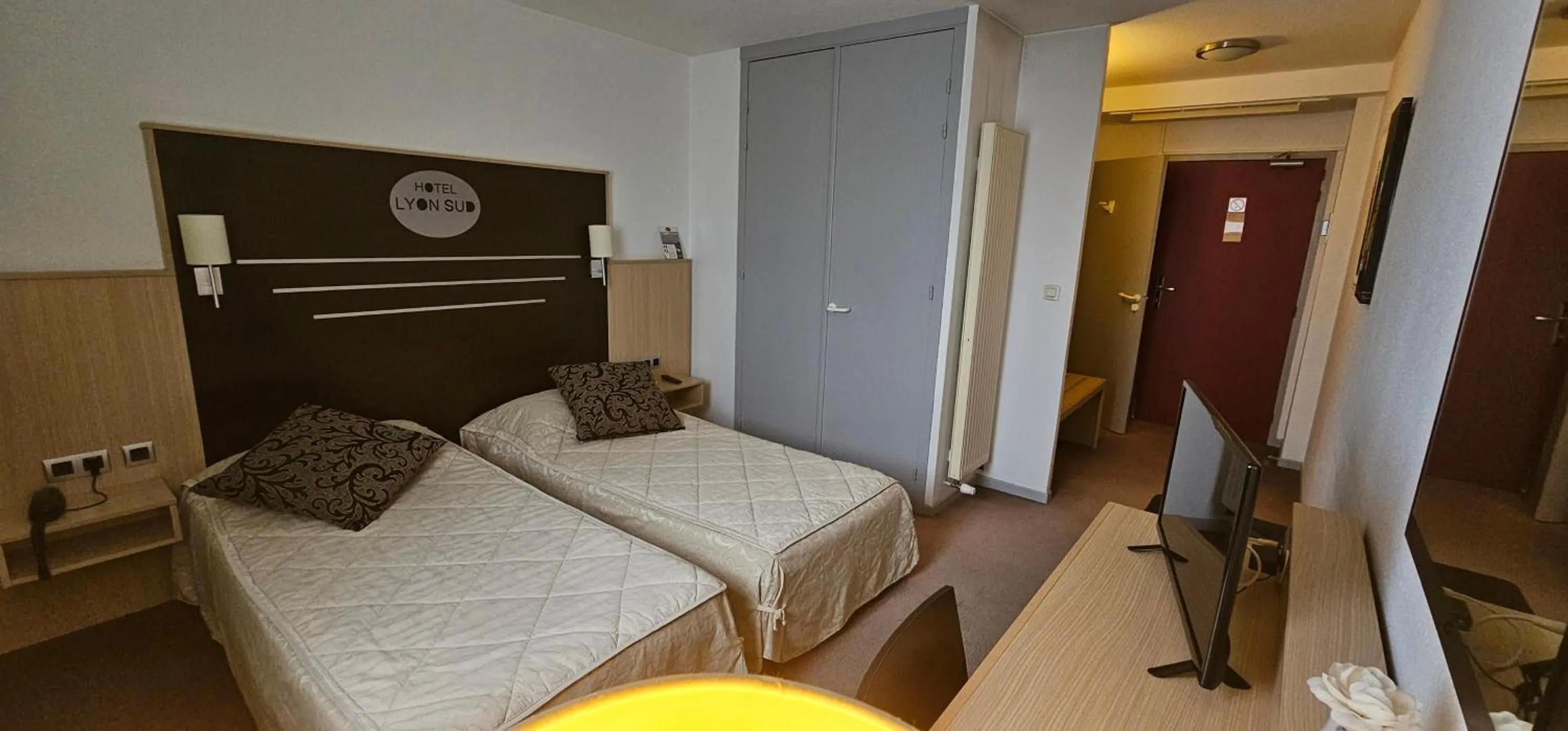 Bed in Hotel Lyon Sud, Pierre Benite, St Genis Laval