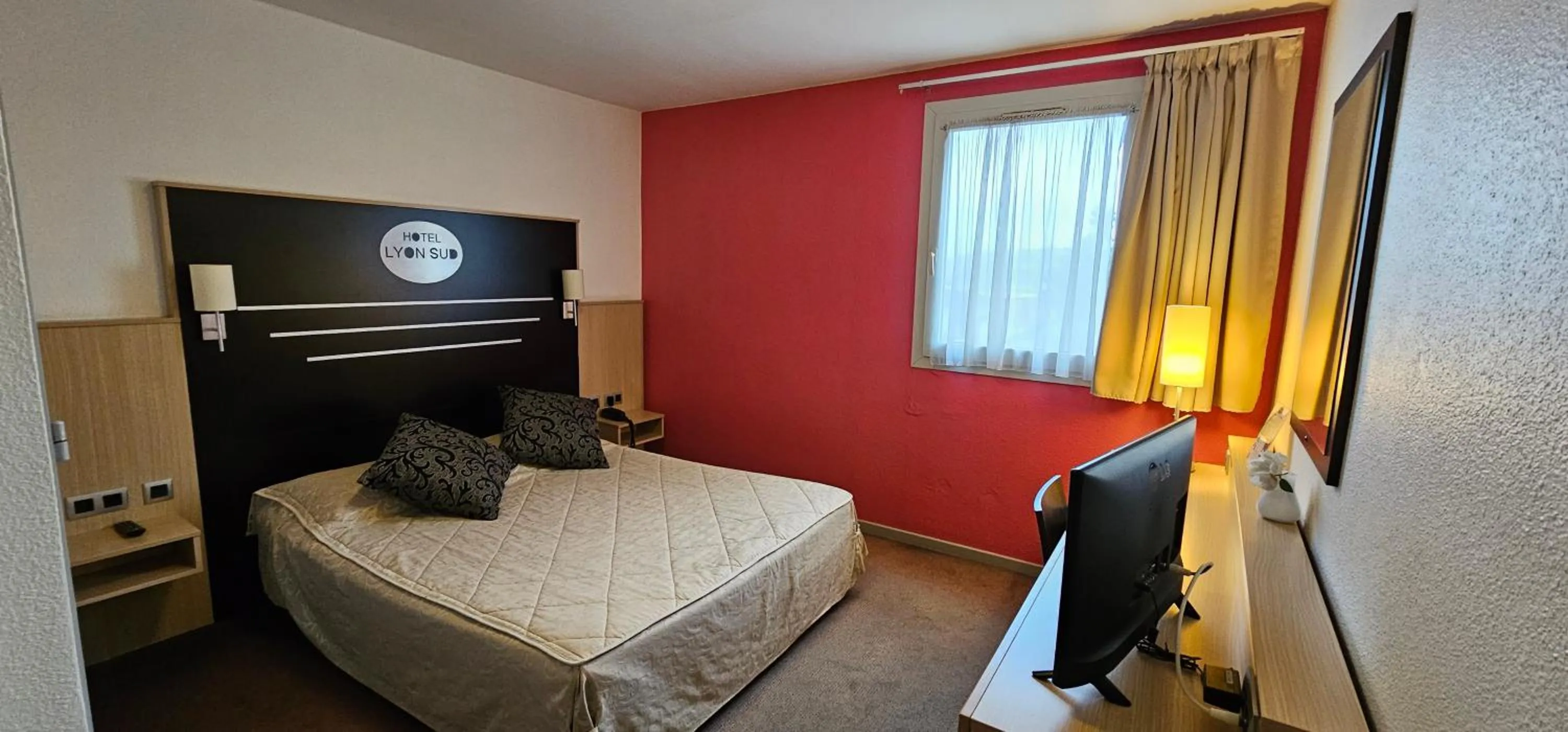 Bed in Hotel Lyon Sud, Pierre Benite, St Genis Laval