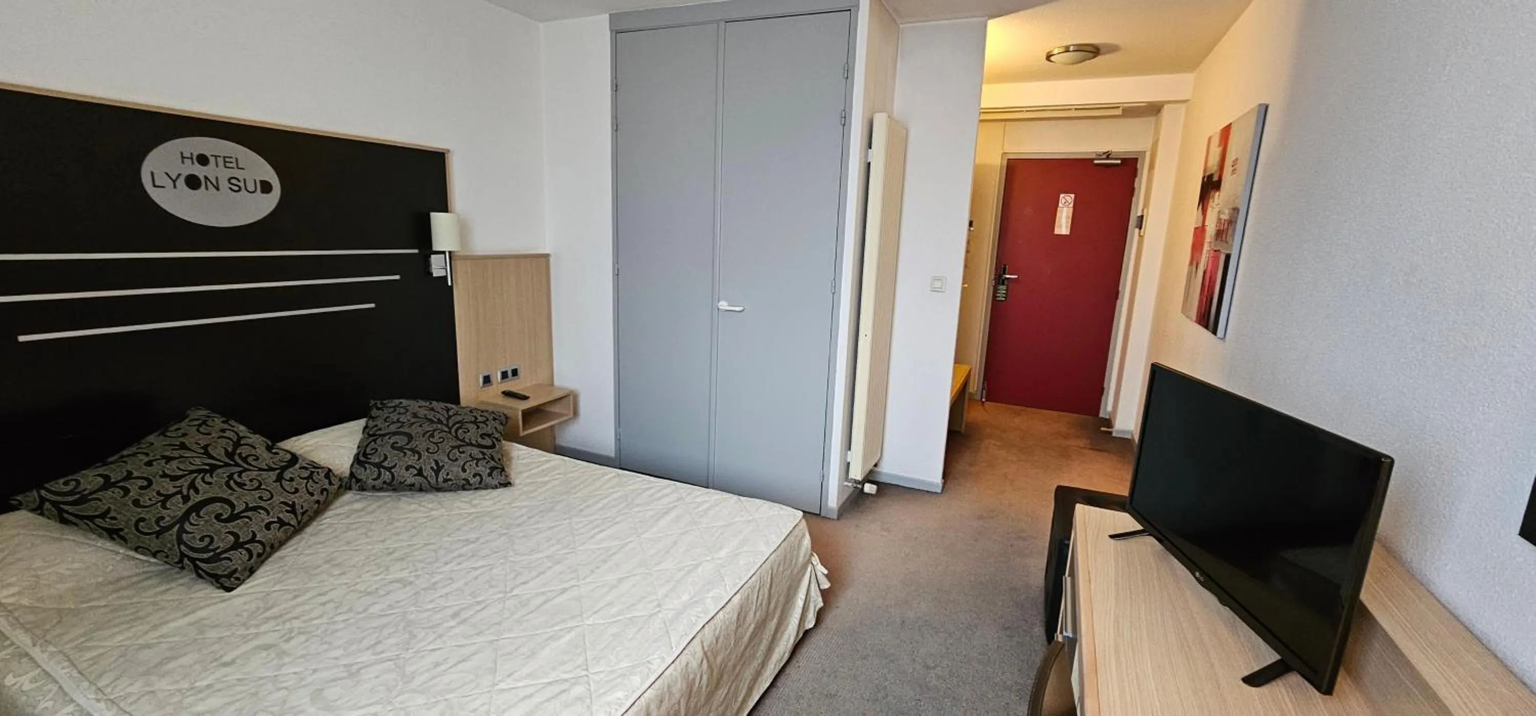 Bed in Hotel Lyon Sud, Pierre Benite, St Genis Laval