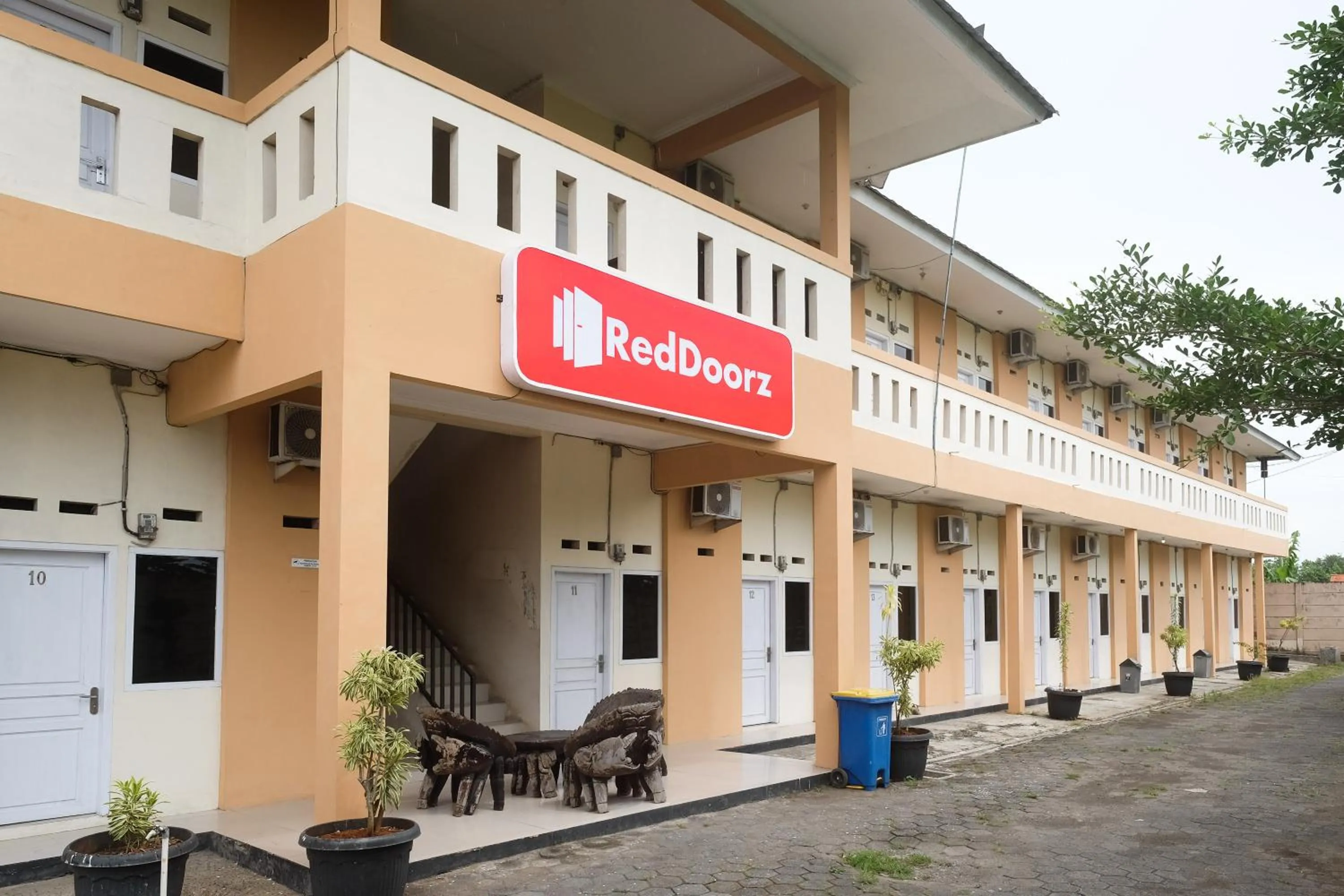 Property building in RedDoorz at Putri Syariah Brebes