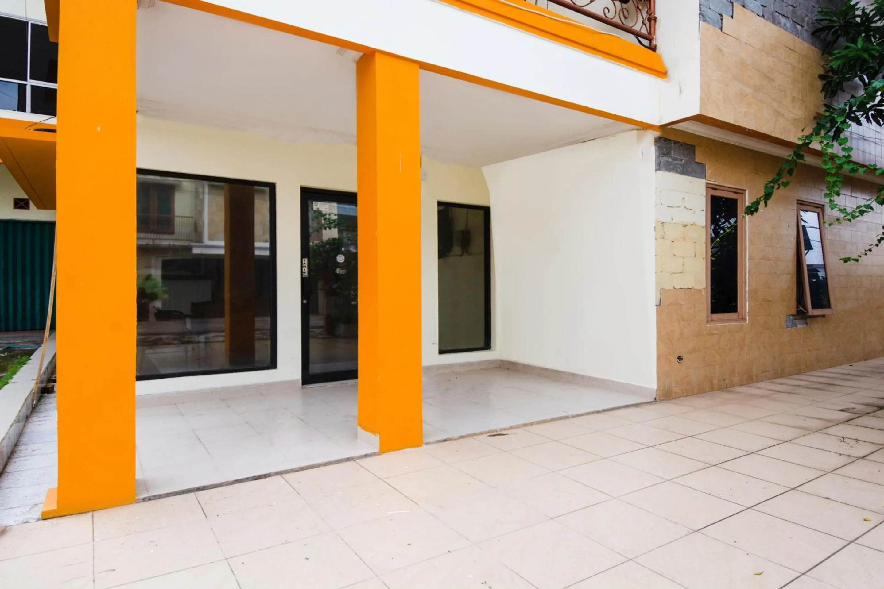 Facade/entrance in OYO 2025 Wisma Musdalifa