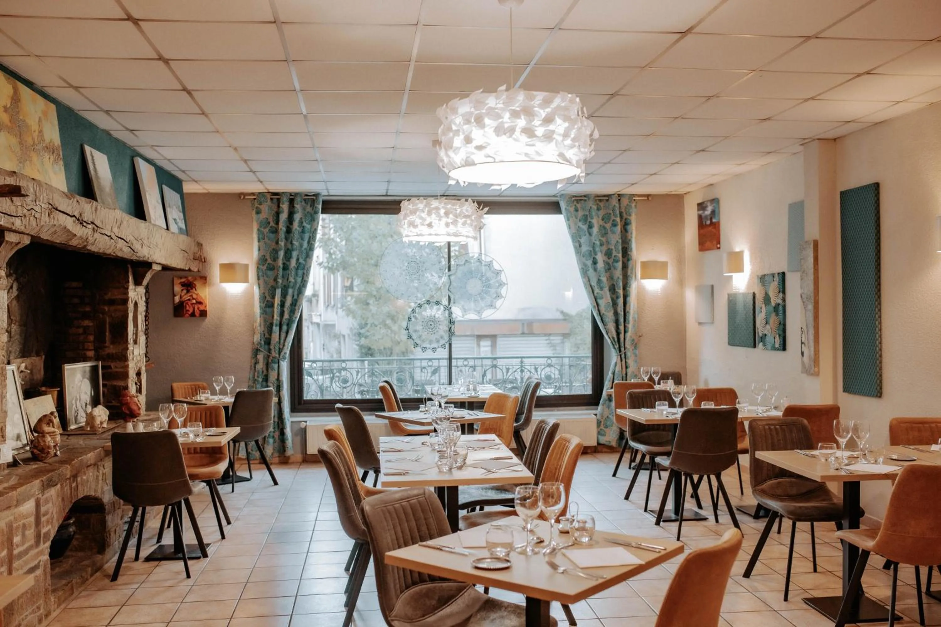 Restaurant/places to eat in Hôtel De France