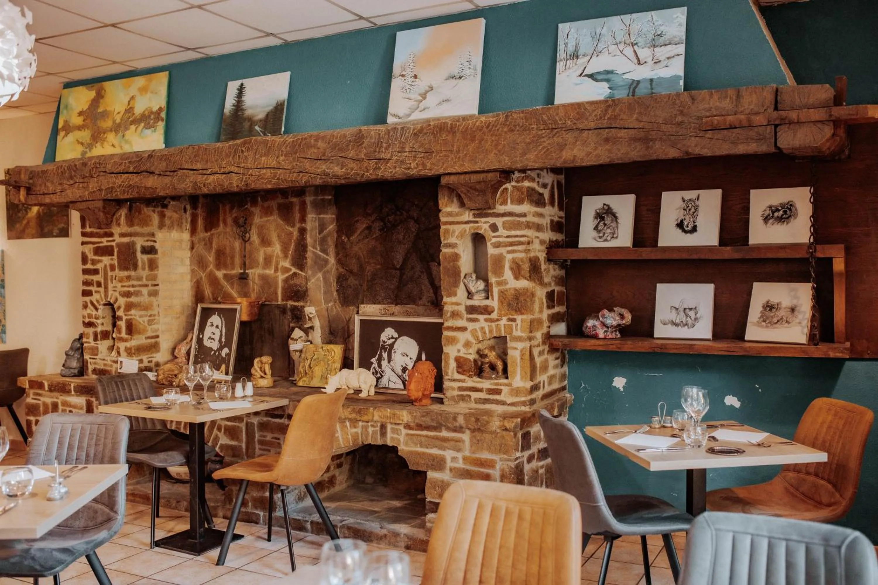 Restaurant/places to eat in Hôtel De France