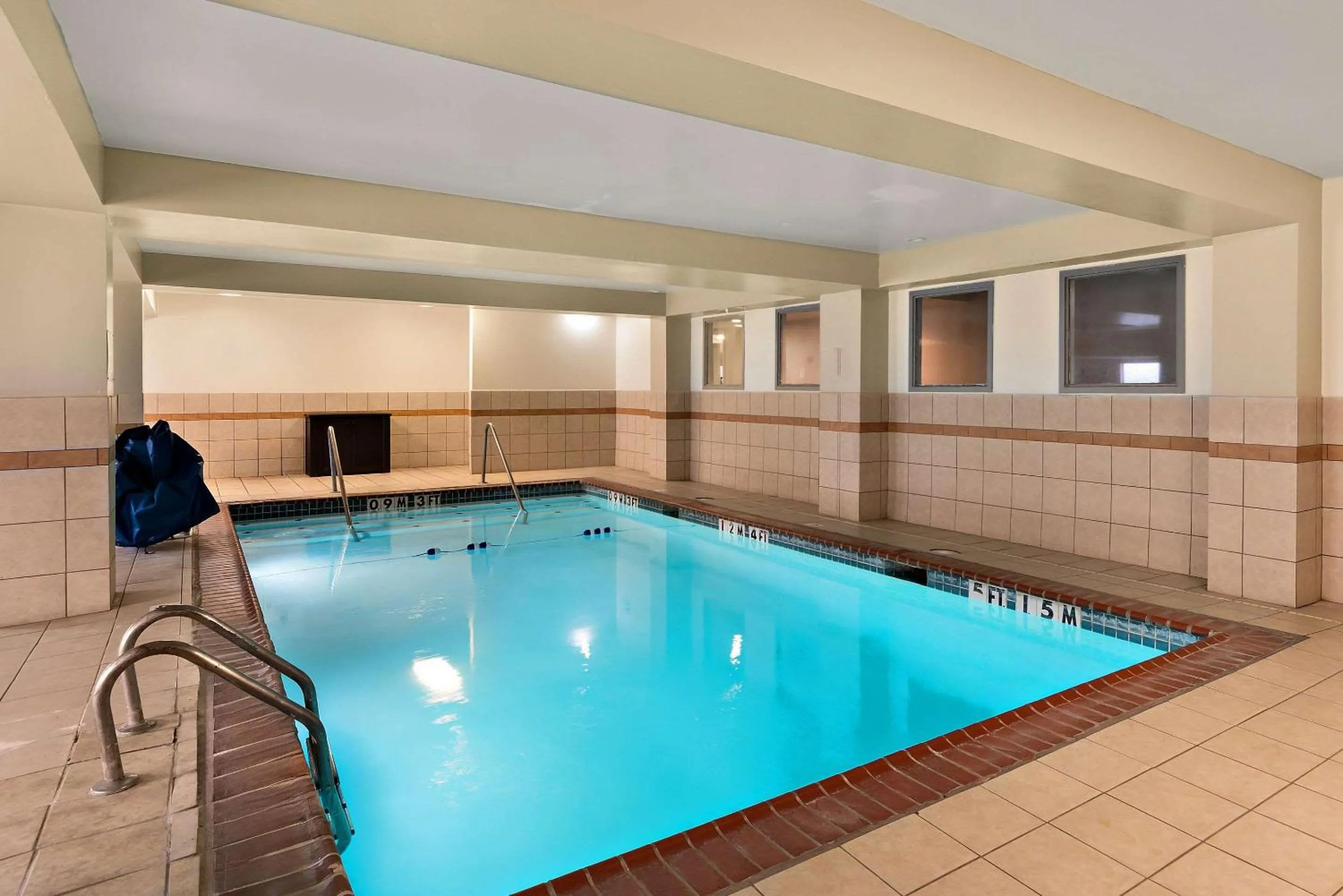 Swimming pool in Quality Inn Memphis Northeast near I-40