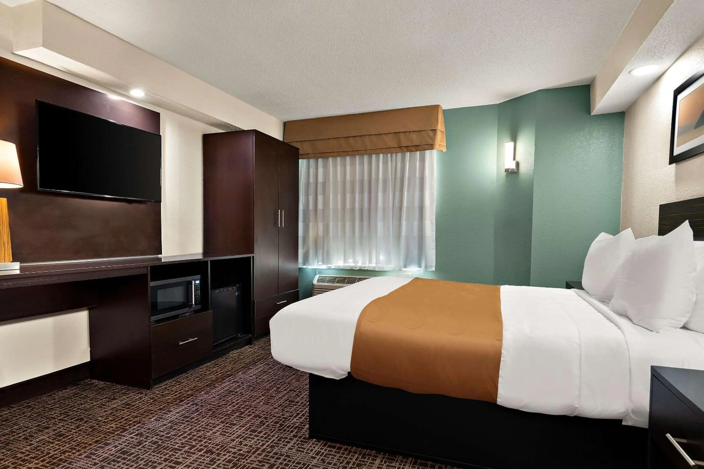 Bedroom in Quality Inn Memphis Northeast near I-40