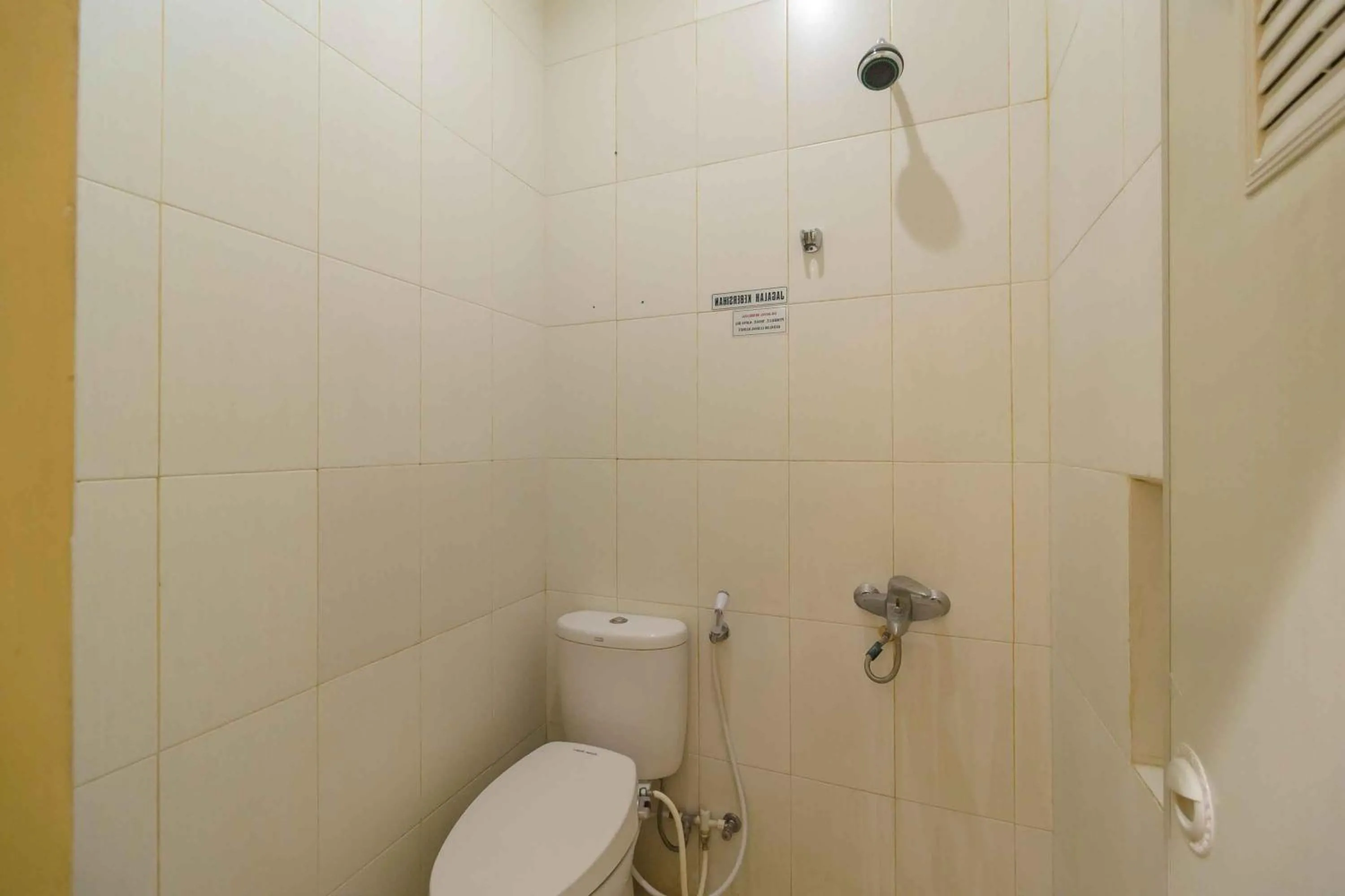 RedDoorz Syariah Near Jam Gadang Bukit tinggi 2