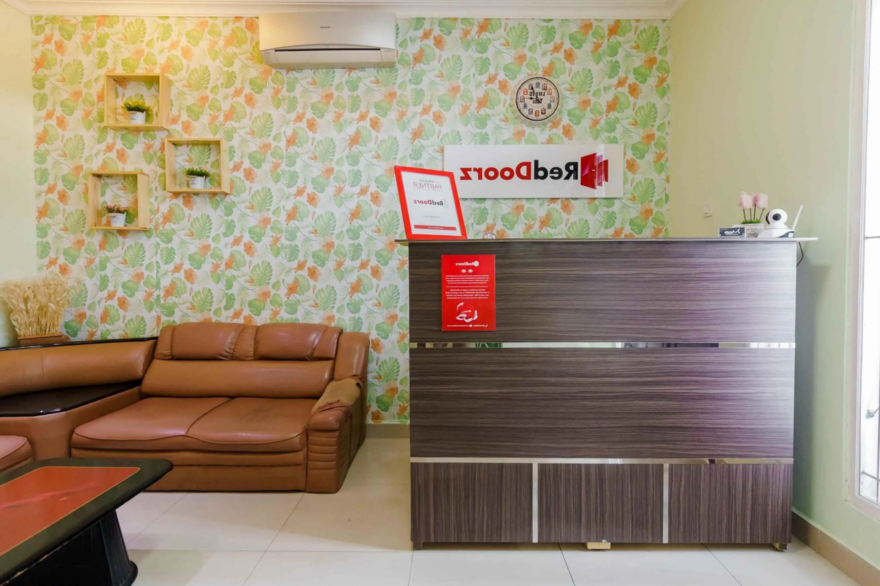 RedDoorz Syariah Near Jam Gadang Bukit tinggi 2