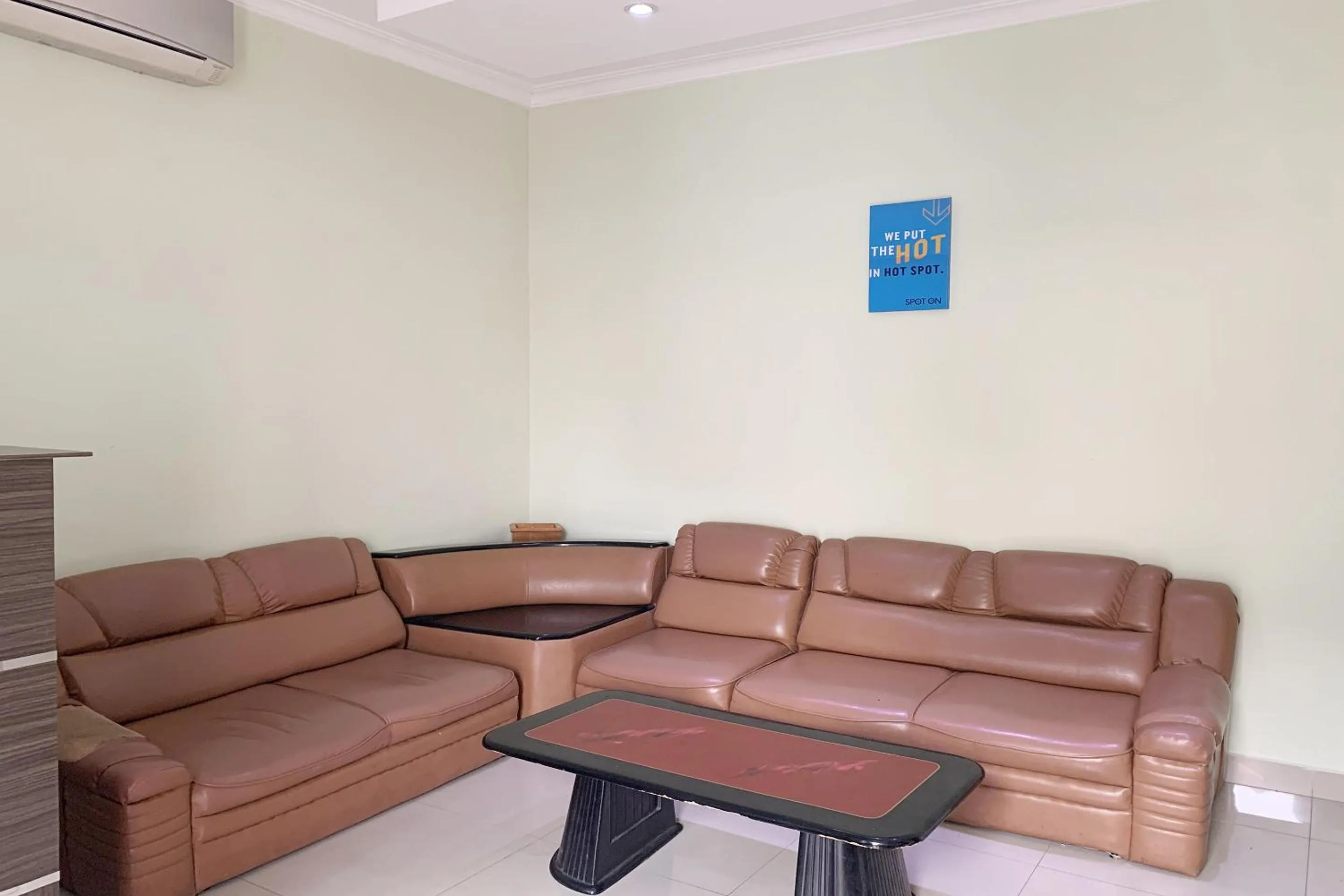 Seating area in RedDoorz Syariah Near Jam Gadang Bukit tinggi 2