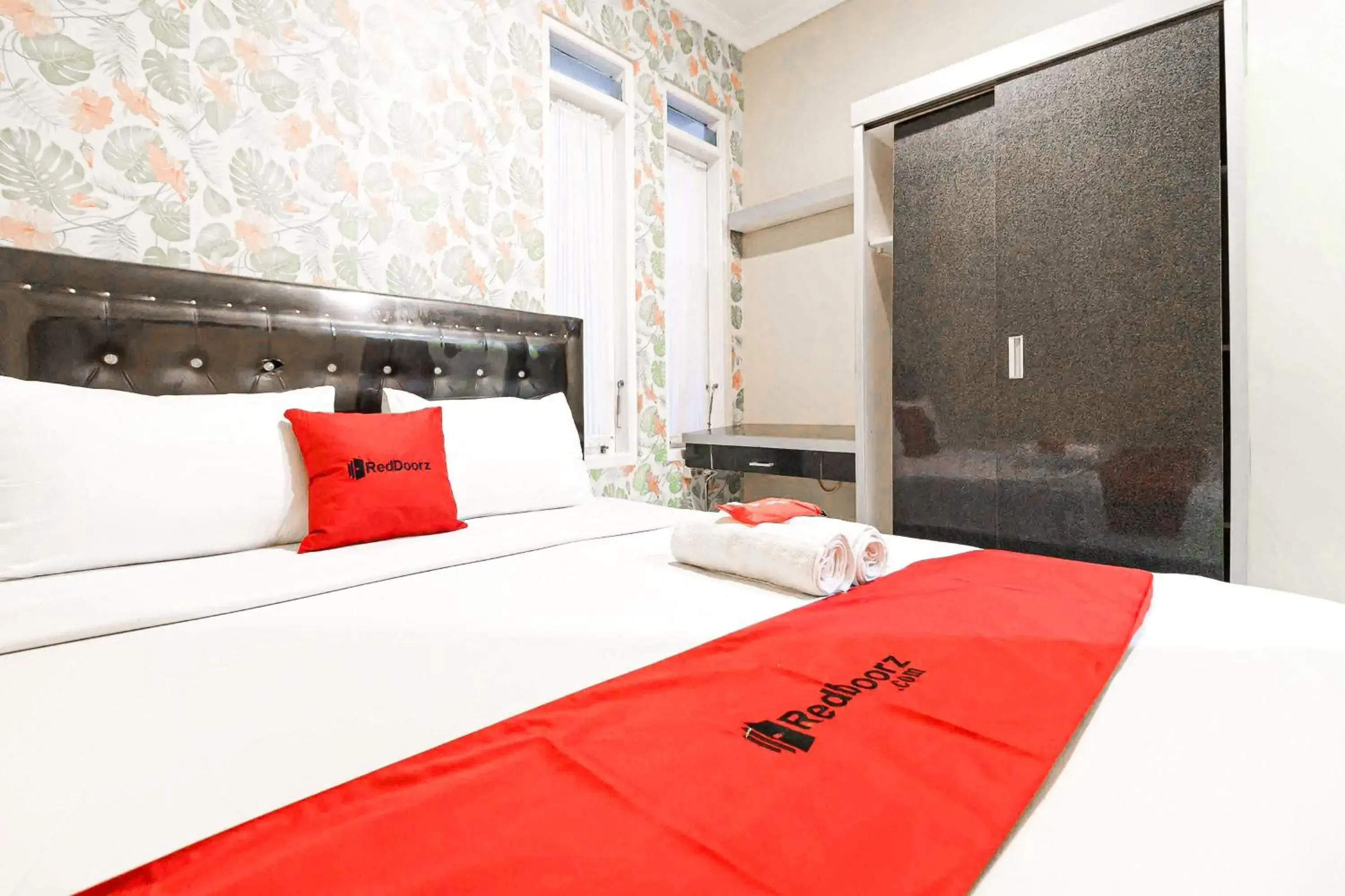 Standard Double Room in RedDoorz Syariah Near Jam Gadang Bukit tinggi 2 Standard Double Room in RedDoorz Syariah Near Jam Gadang Bukit tinggi 2