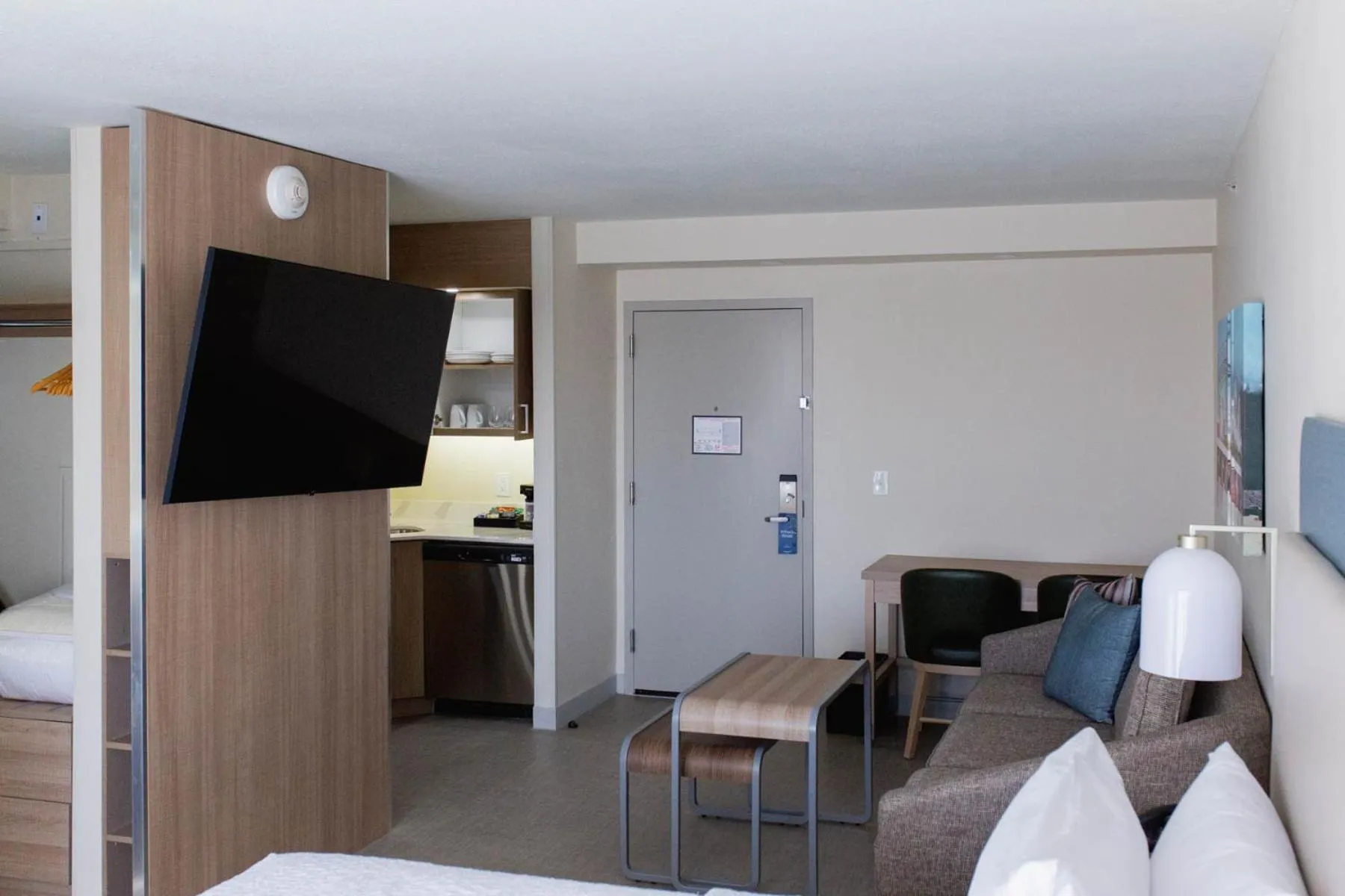 Living room, Bed in Homewood Suites by Hilton Tulsa South Medical District