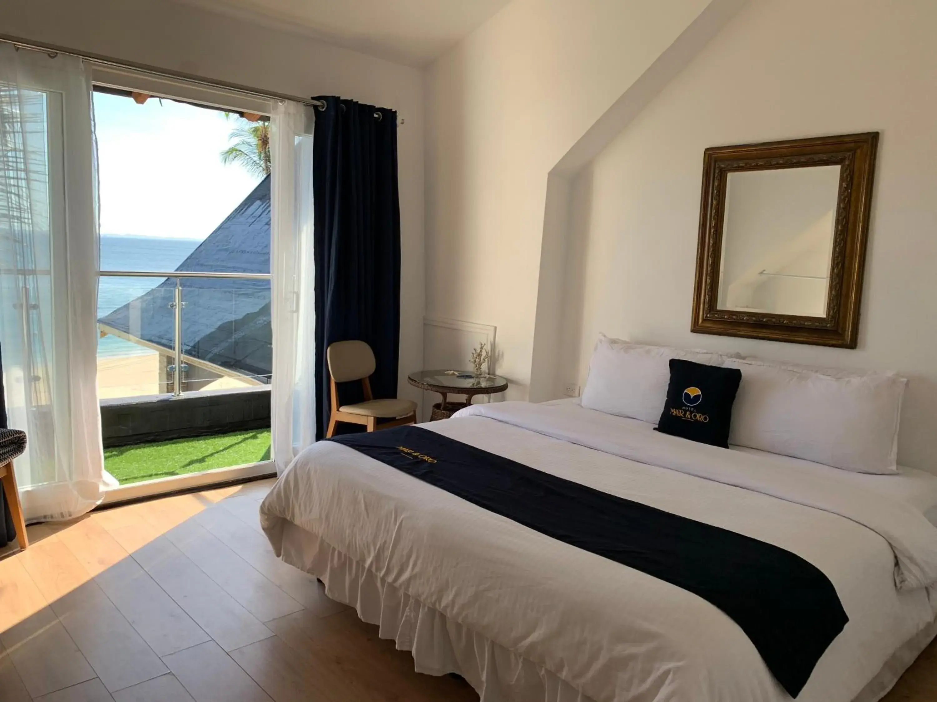 Deluxe Double Room with Balcony and Sea View in Mar Y Oro Deluxe Double Room with Balcony and Sea View in Mar Y Oro