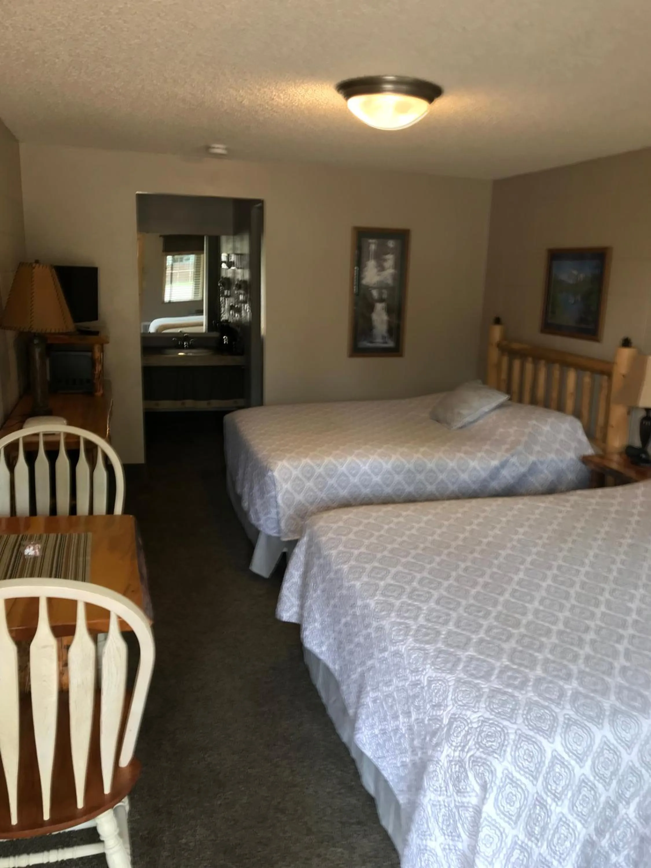 Photo of the whole room, Bed in Mingo Motel