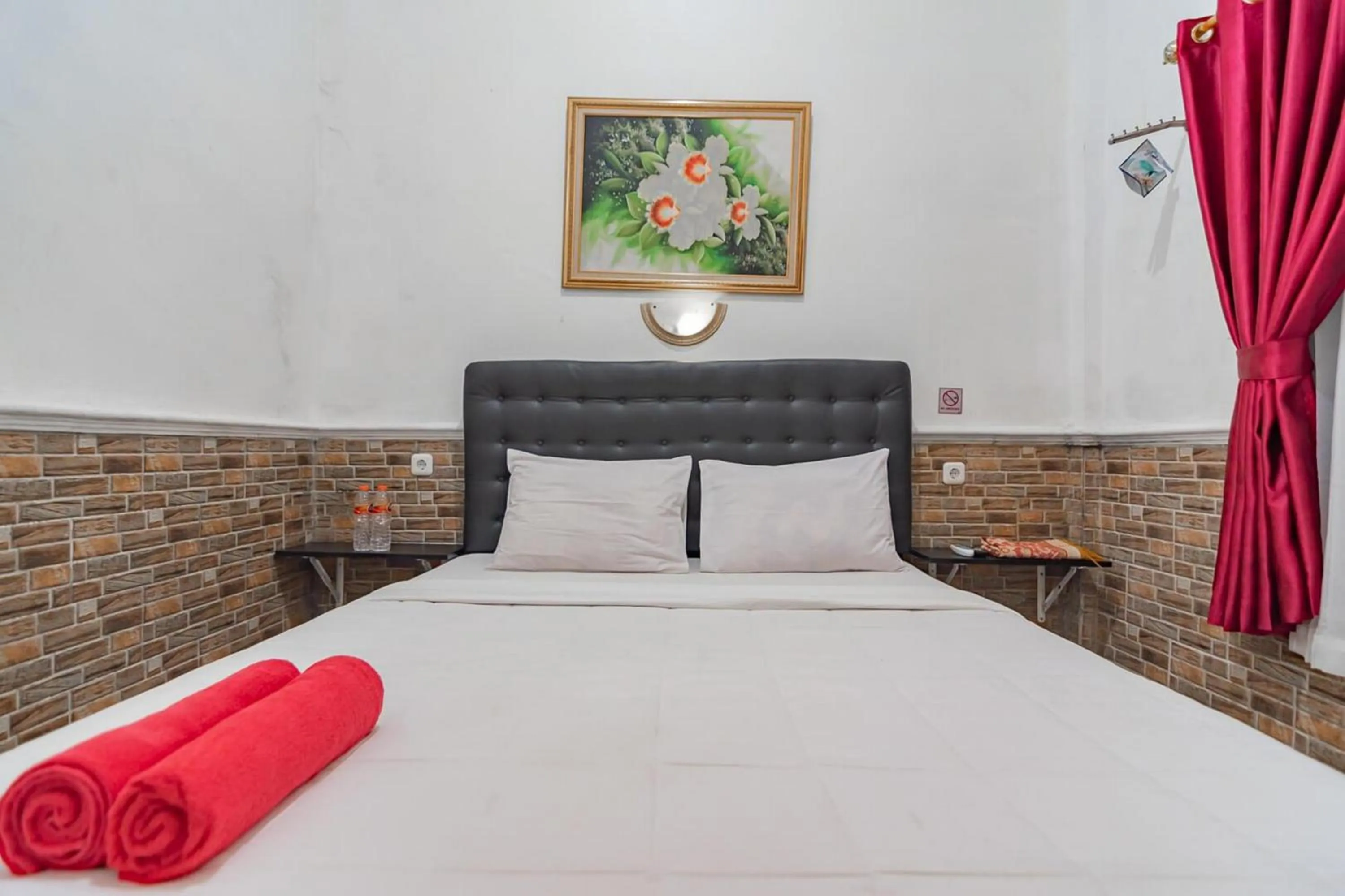 Standard Double Room - single occupancy in Wisma Vandera Syariah Garut Mitra RedDoorz