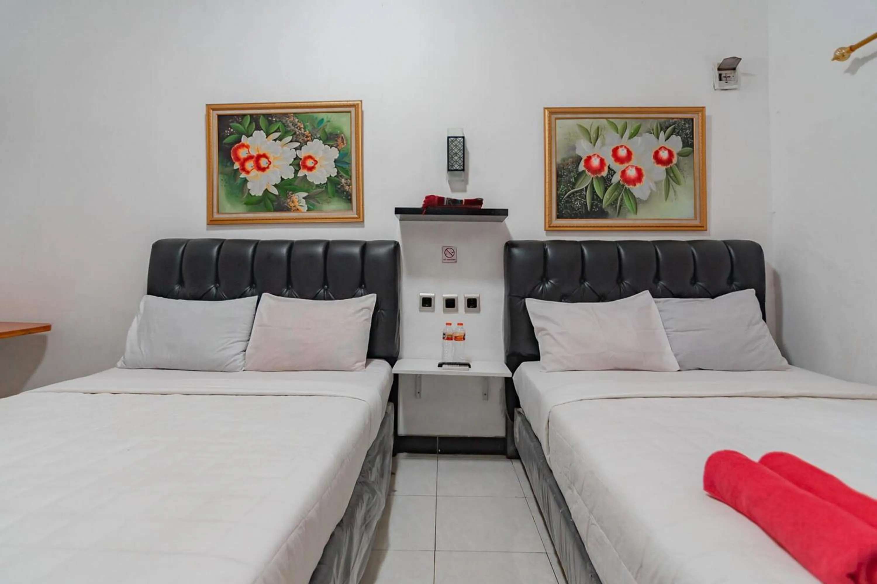 Bedroom, Bed in Wisma Vandera Syariah Garut Mitra RedDoorz