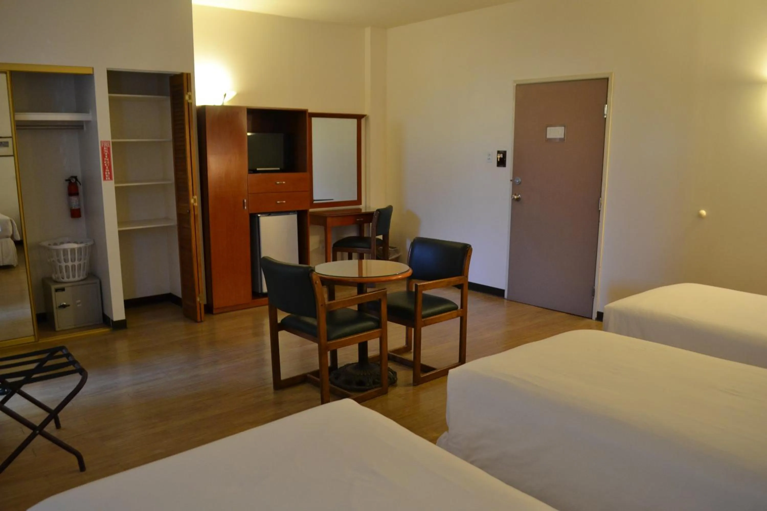 Bedroom, Bed in West Plaza Malakal