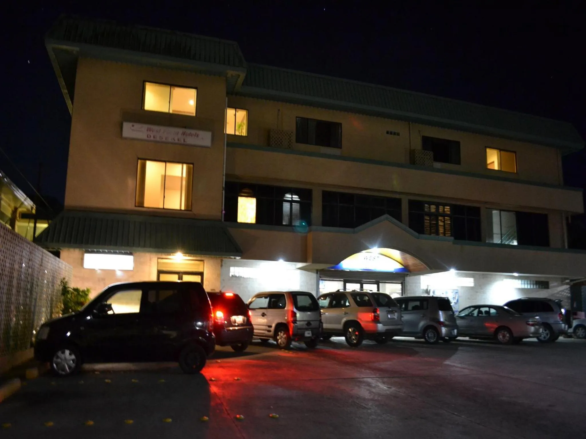 Property building in West Plaza Desekel