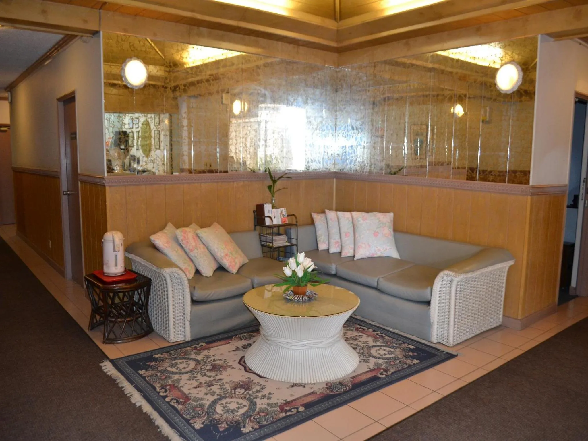 Lobby or reception in West Plaza Desekel