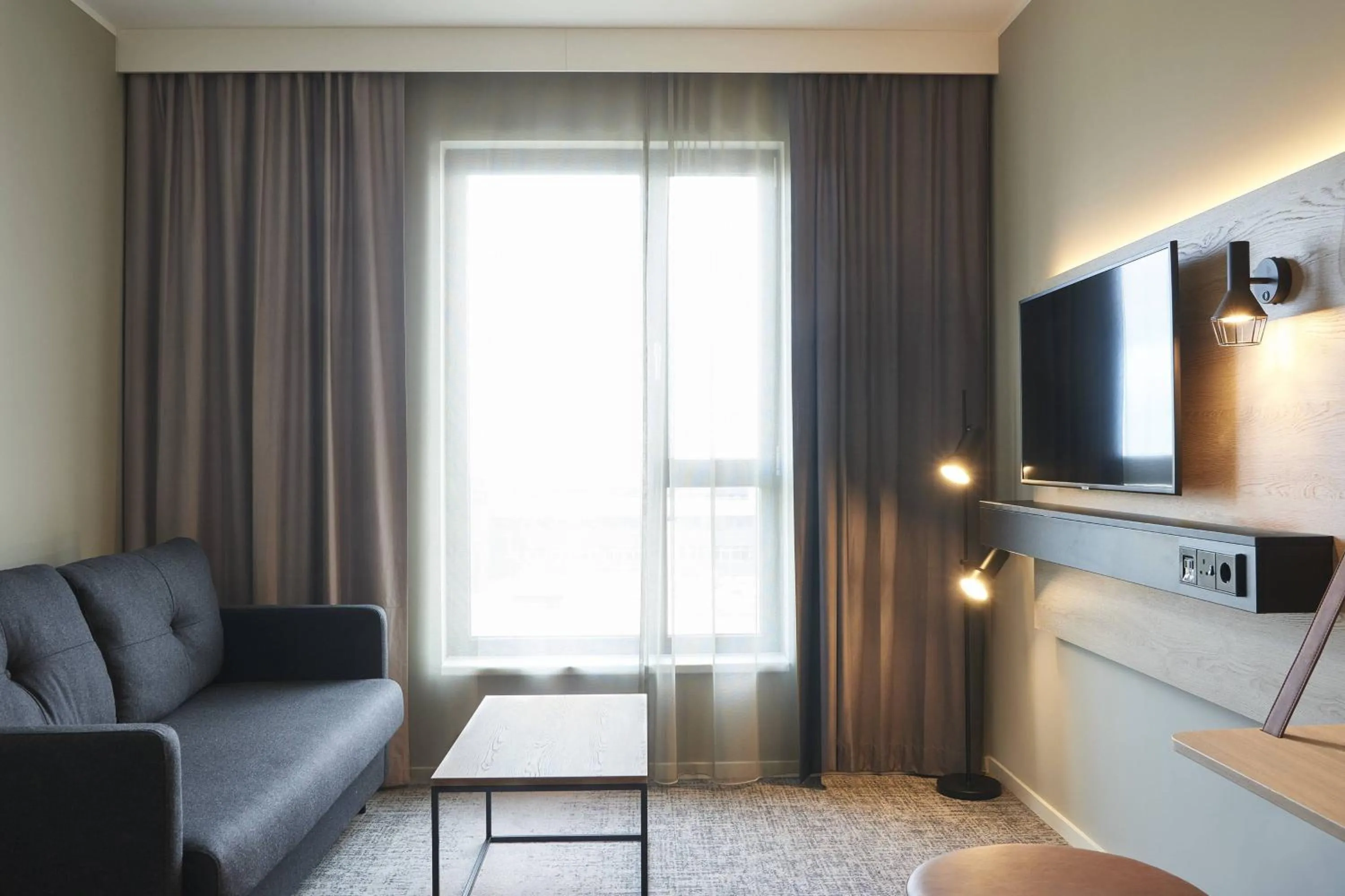 Photo of the whole room in Moxy Birmingham NEC