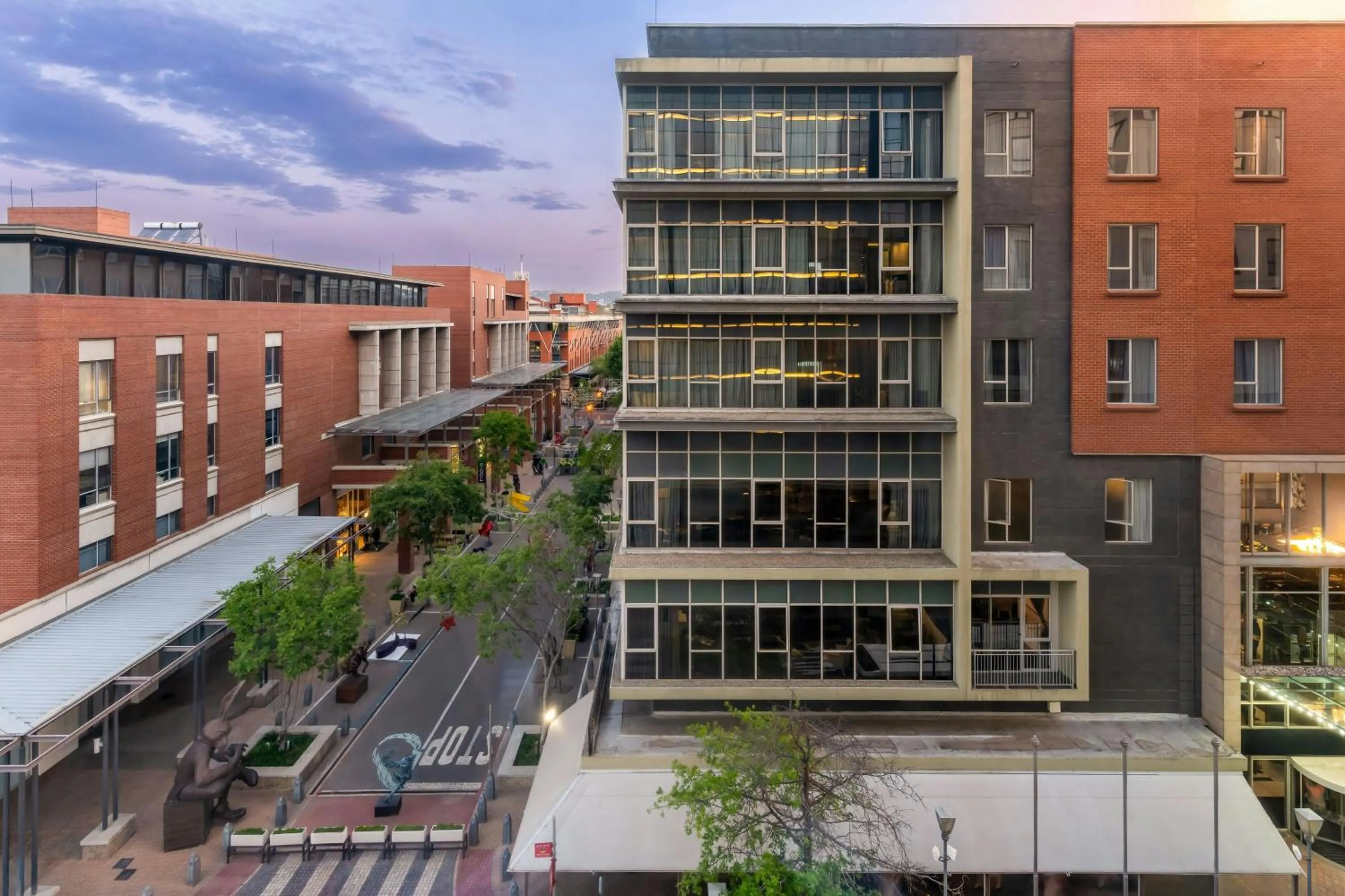 Photo of the whole room in Marriott Executive Apartments Johannesburg, Melrose Arch