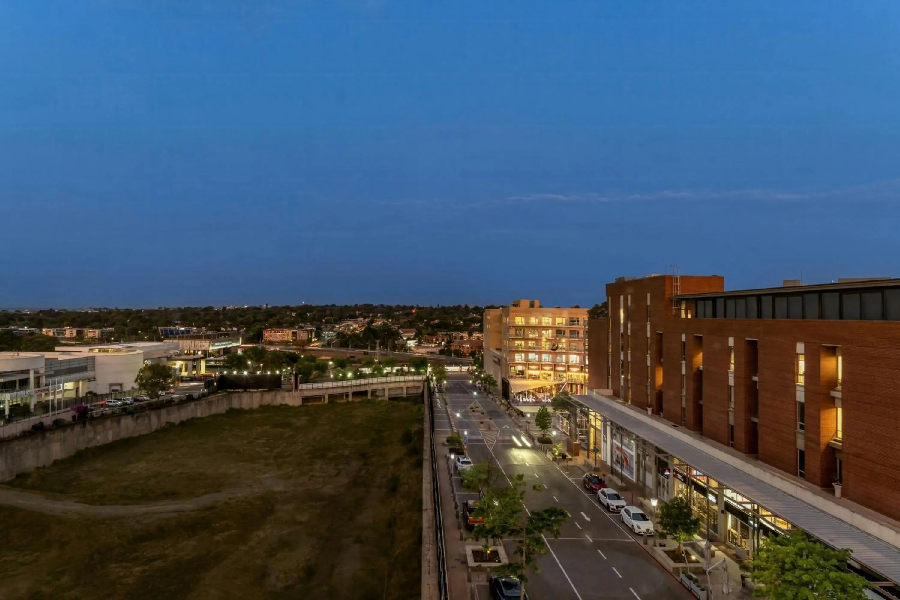Photo of the whole room in Marriott Executive Apartments Johannesburg, Melrose Arch