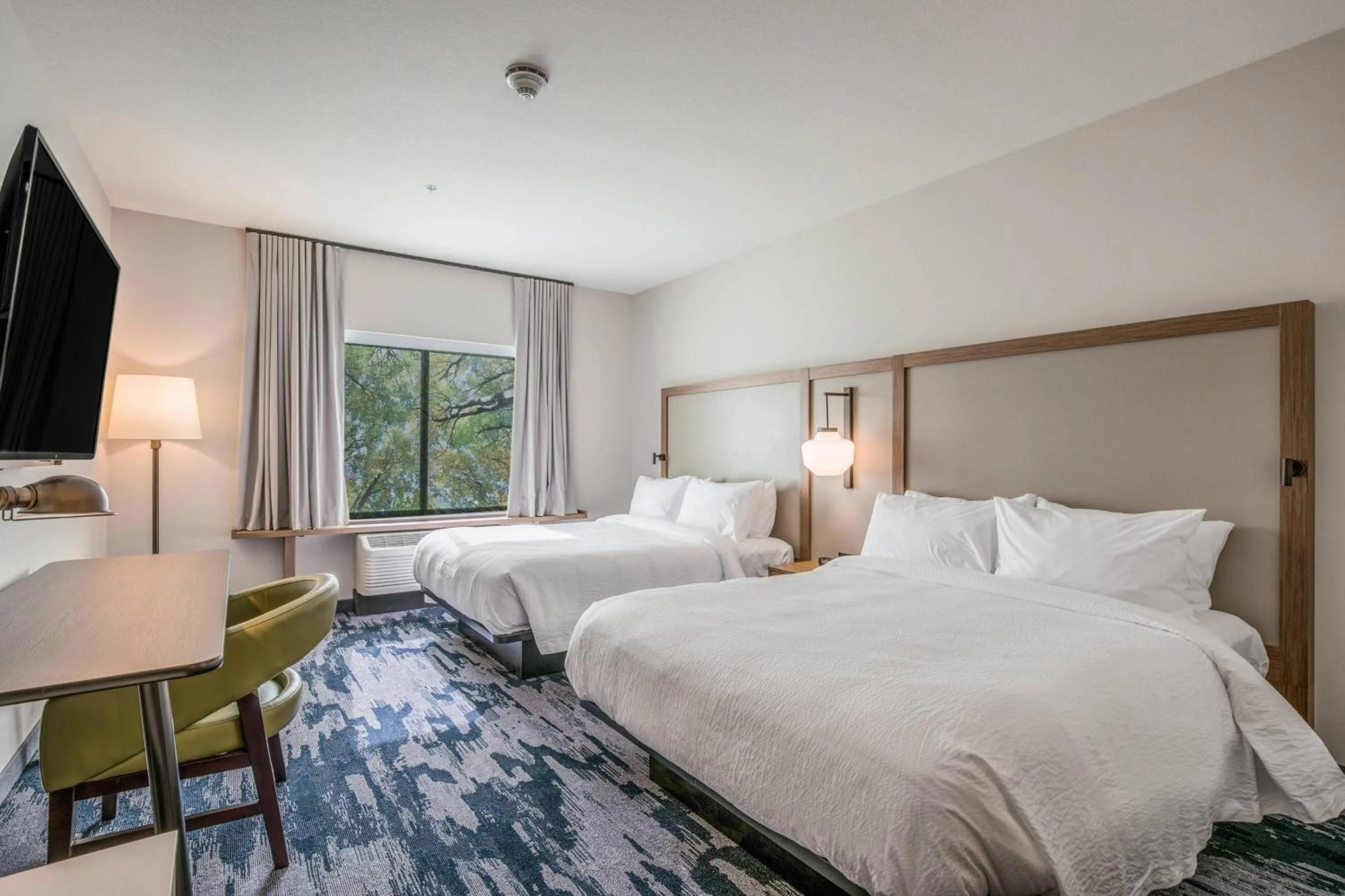 Photo of the whole room, Bed in Fairfield Inn & Suites Whitewater