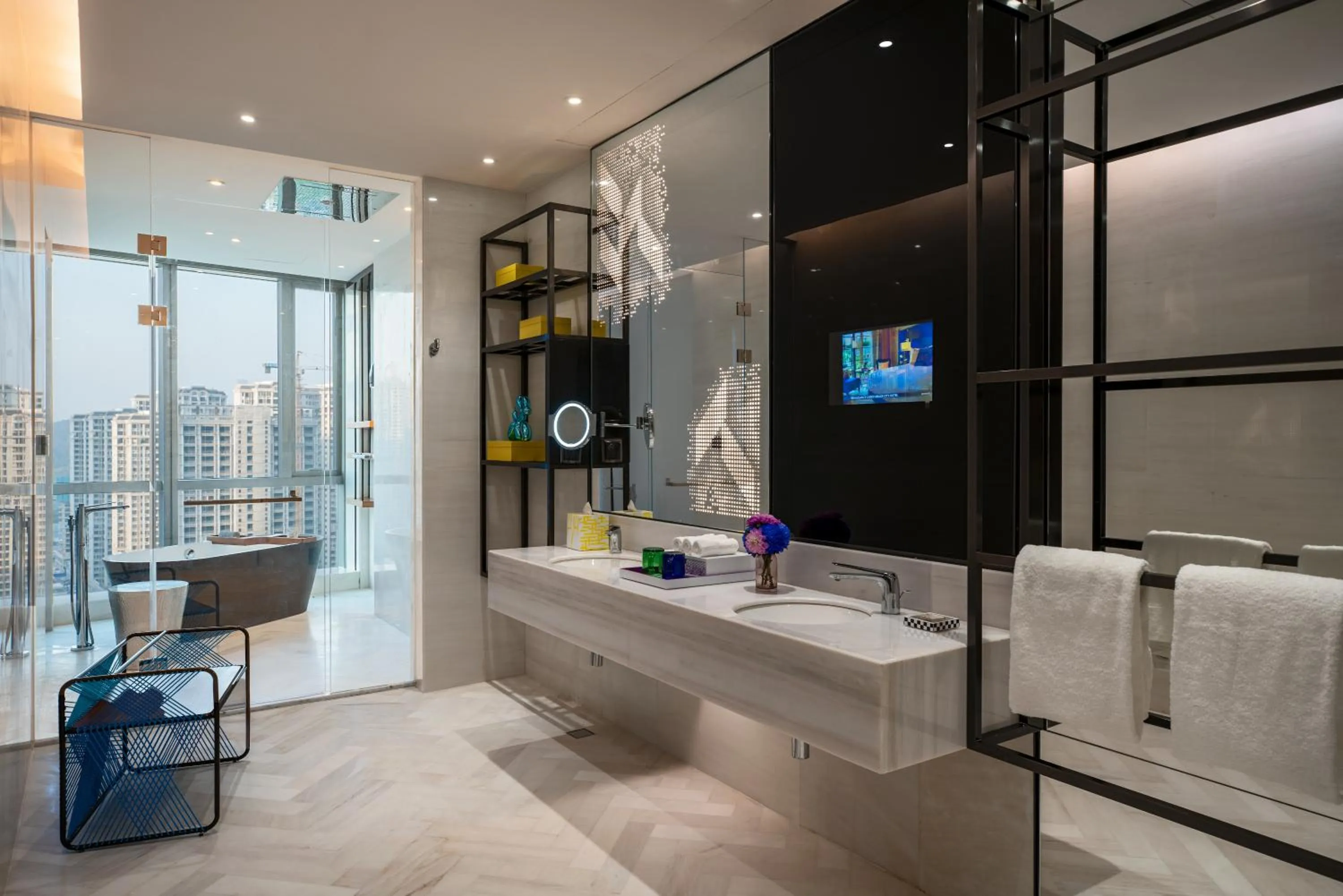 Toilet in Renaissance Nanning Hotel