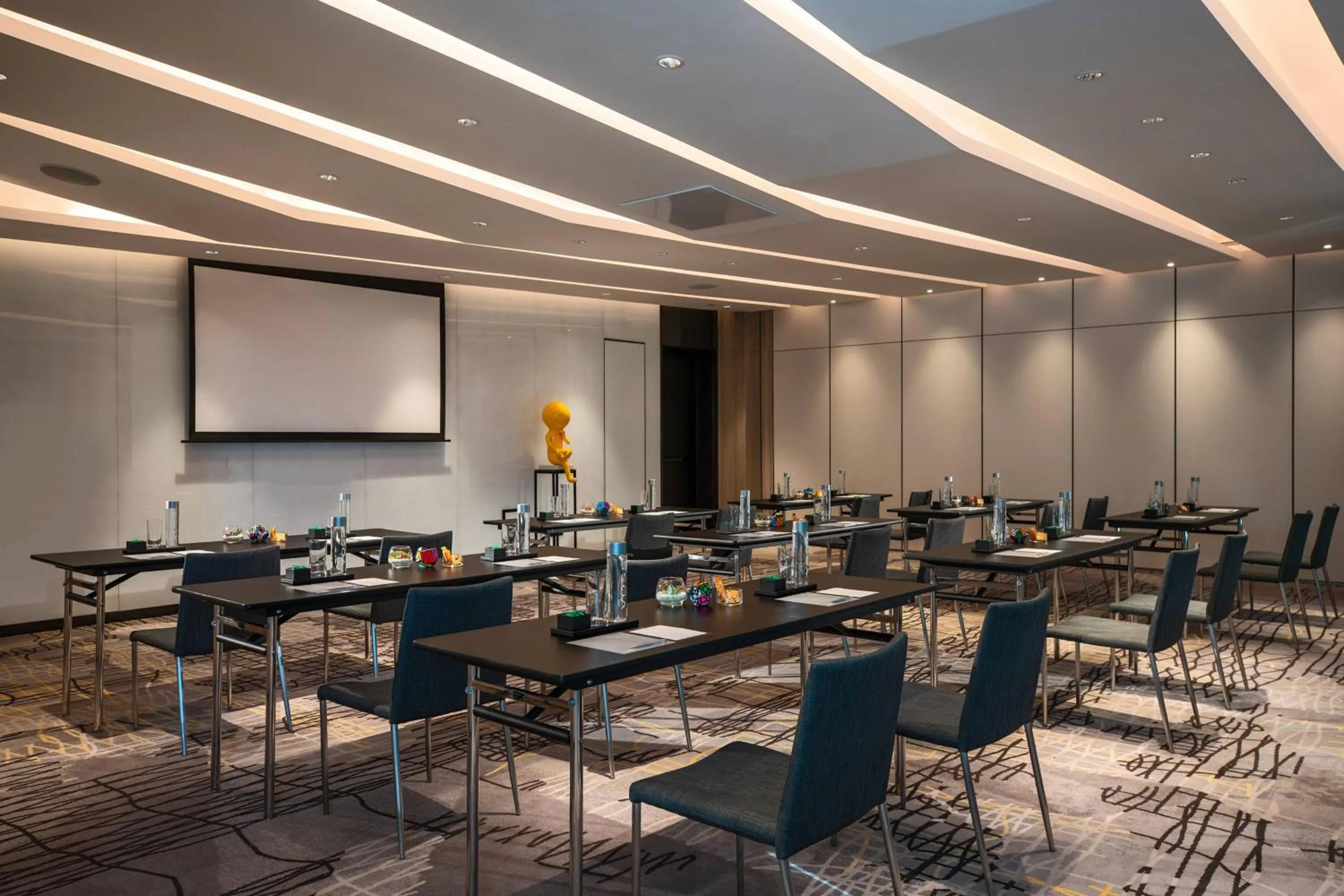 Meeting/conference room in Renaissance Nanning Hotel